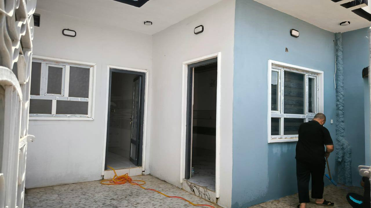 بيت للبيع العنوان القوسيات قرب المدرسه الصينيه 🏤المساحه 140متر خدمات كامله  ➡️سعر مناسب 🚪الاستفسار الاتصال على الرقم ***********🌹
***********🌹
