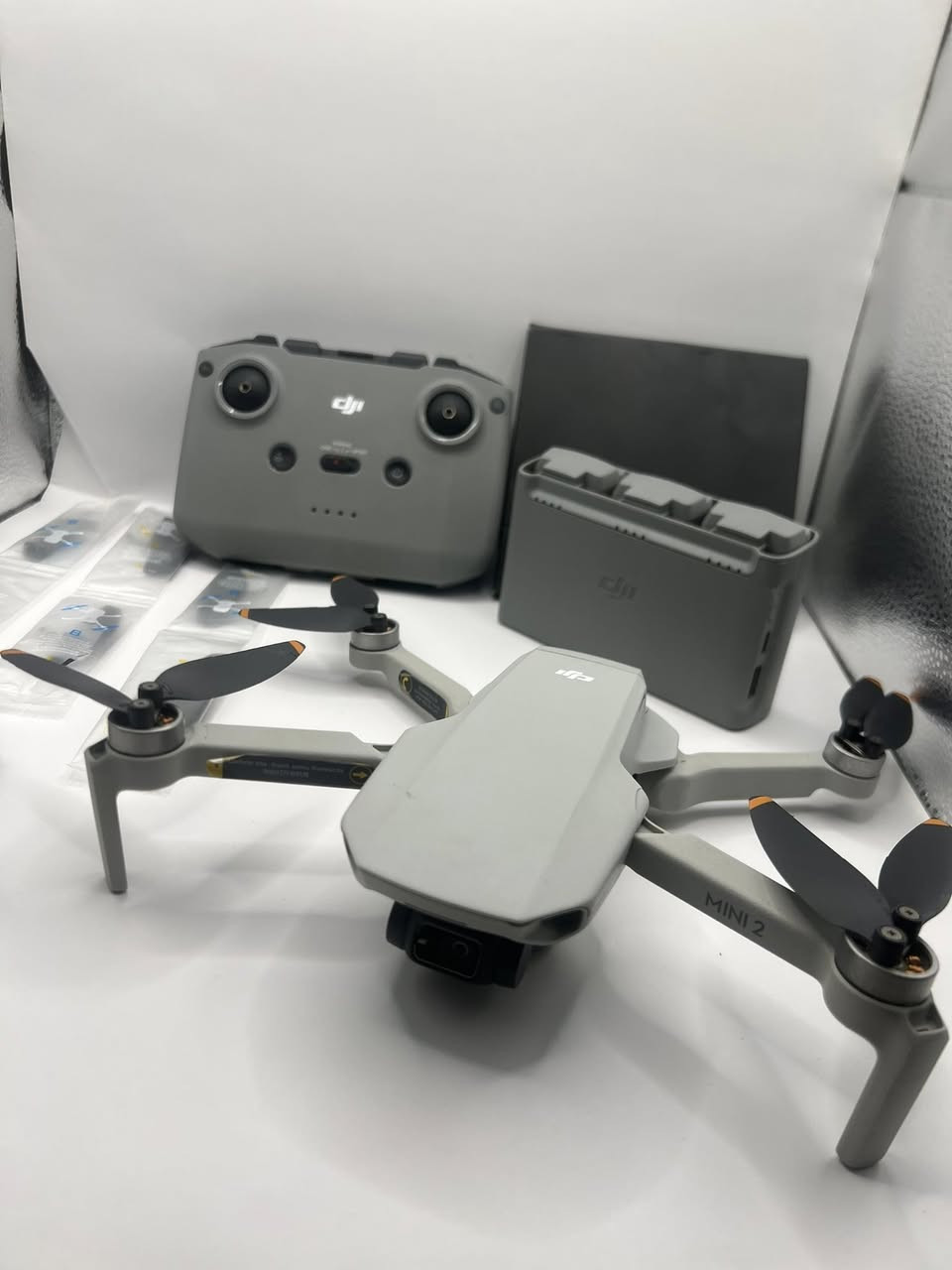 📸 DJI Mini 2 Fly More Combo

✅ درۆنی DJI Mini 2 ئورجیناڵ
✅ 3 باتری
✅ شاحنی باتری (Charging Hub)
✅ کۆنترۆڵی ئورجیناڵ
✅ پرۆپەلەری زیادە
✅ دۆخی زۆر پاک و ئامادەی فڕین

🎥 کامێرای 4K
📡 مەودای فڕین تا چەندین کیلۆمەتر
🚁 قەبارە بچووک و سووک، گونجاو بۆ گەشت و دروستکردنی ڤیدیۆی جوان

بۆ زانیاری زیاتر و ڤیدیۆی تاقیکردنەوە، نامە بنێرە 📩✈️

#DJI_Mini2 #Drone #ForSale #DJI #Kurdistan 🚁🔥


**إذا كنت صاحب هذا الإعلان وتريد حذفه لأي سبب، رجاءا أرسل رسالة إلى الدعم الفني**