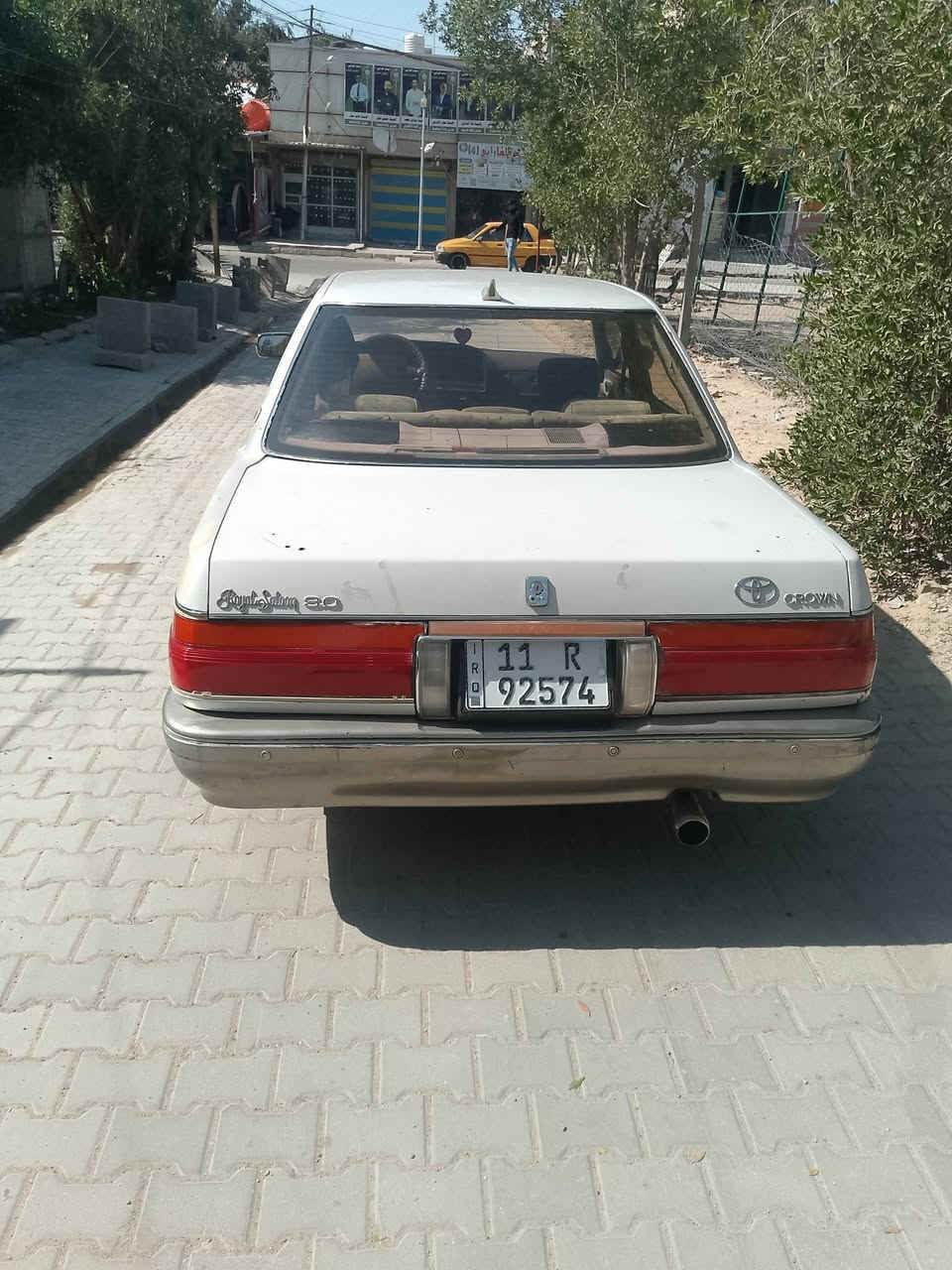 سياره للييع موديل 1990 سياره نظيفه بيها كلها شغال بس تبريد طفى عندي سعر 42 ورقه
العنوان / بغداد الجديده / الرقم ***********على رصيد مفتوح 
سياره بيه صبغ امكان قليله جدا 
رقم دولي
