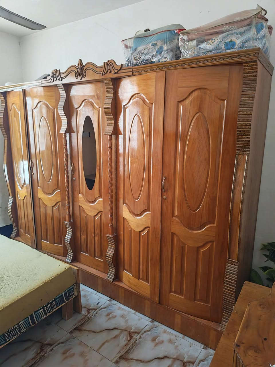 غرفة نوم اخشاب صاج للبيع نضيفة ١٠٠بال١٠٠ عنوان كربلاء ***********
