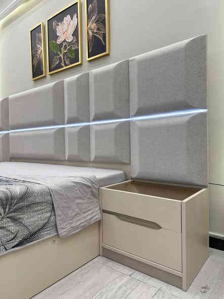 ⁨ 🔥 وصل الموديل اللي كسّر الترند… وبسعر يطير العقل! 🔥
الغرفة الأصلية 10 قطع وبجودة تخليك تحس كل يوم تدخل فندق 5 نجوم.

✨ المواصفات الفخمة:
• كنتور عملاق قياس 335 مع إنارة + مجرات عدد 4
• أبواب ألمنيوم عدد 4 – هيدروليك كامل
• سرير مخزن + شازلون مخزن بقياس 140
• سكك مراحل تلسكوب تتحمل سنين
• ميز تواليت ملكي عرض 130 – ارتفاع 175
• تفاصيل تشطيب راقية تفرق عن أي موديل بالسوق

💥 غرفة فخمة، قوية، وملائمة للأماكن الواسعة… وهي حرفياً موديل الموسم!

⸻

📍 موقعنا: النجف الأشرف – شارع سايدين سلام غري الرئيسي مقابل الجاكوج
📞 للاستفسار والحجوزات:
***********
واتساب: ***********⁩
