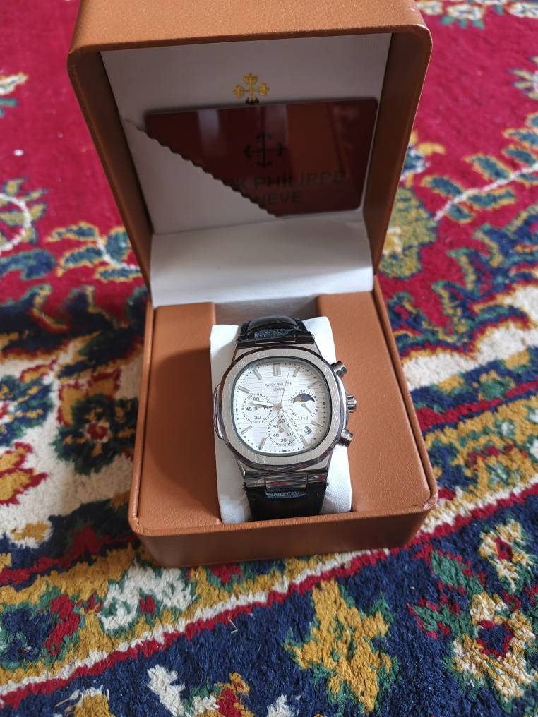 السلام عليكم ساعه للبيع باتك فيلب نضام شمسي قمري تاريخ اميال كلهن شغالات ميل ثواني وميل دقايق وميل ساعات حلوه الساعه ومرتبه مكاني نجف كوفه حي ميسان سعره35وبيه مجال بسيط النجف, العراق


**إذا كنت صاحب هذا الإعلان وتريد حذفه لأي سبب، رجاءا أرسل رسالة إلى الدعم الفني**