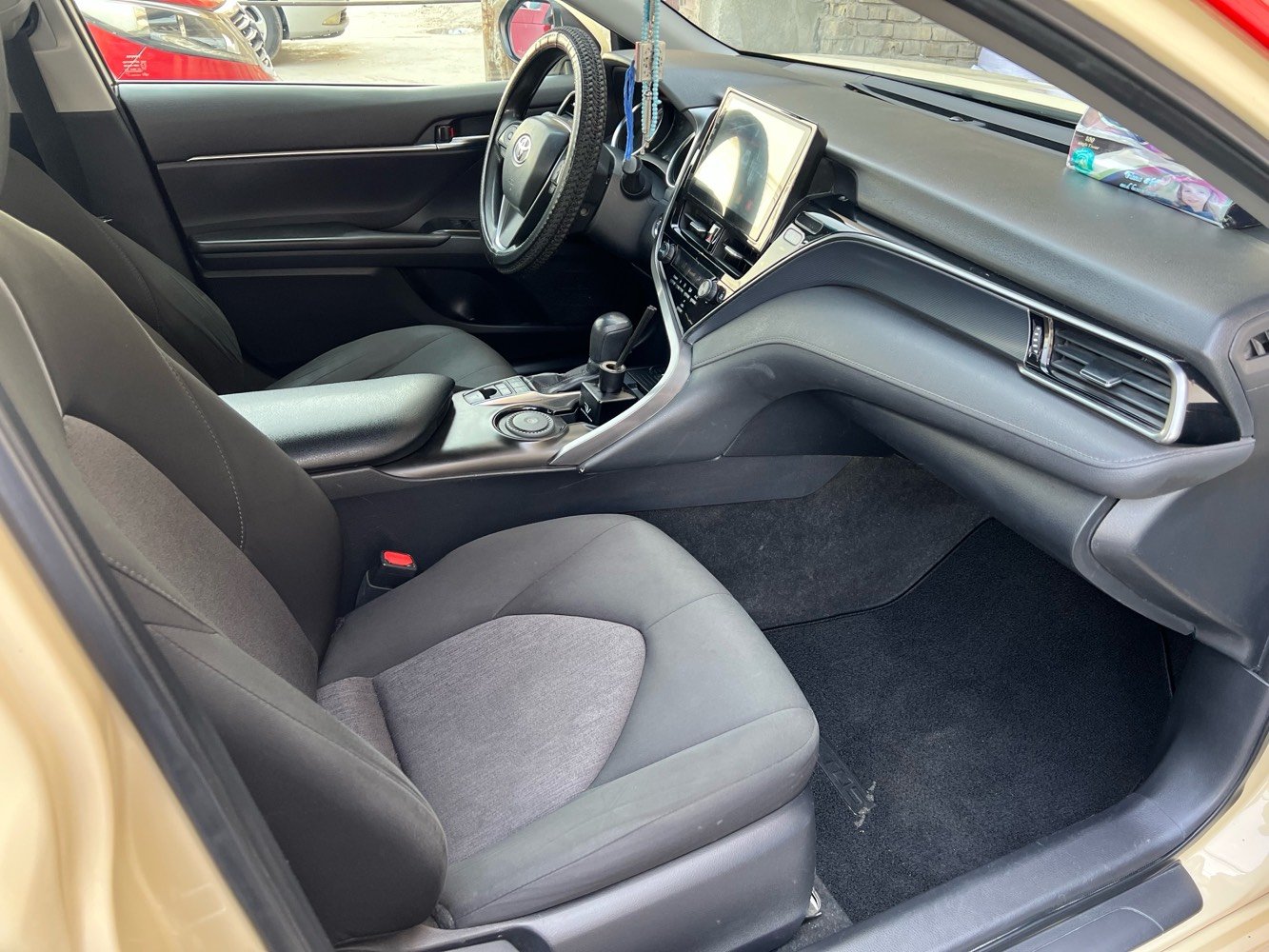 كامري موديل2023اصل السيارة مكفوله ما عده باب بي تصليح مكان السيارة بغداد الطالبيه