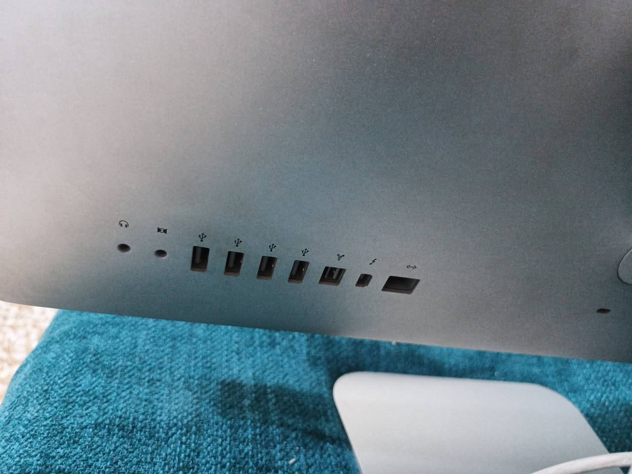 Apple wired keyboard 
نظام التشغيل ماك OS
ماركه المعالج ونوعه انتل كور 5i
حجم الشاشه اكثر من 17 
حجم الذاكرة 8
مستعمله كلش قليل مشتغله اقل من عشر مرات 
السعر 150 بيه مجال للشراي


**إذا كنت صاحب هذا الإعلان وتريد حذفه لأي سبب، رجاءا أرسل رسالة إلى الدعم الفني**