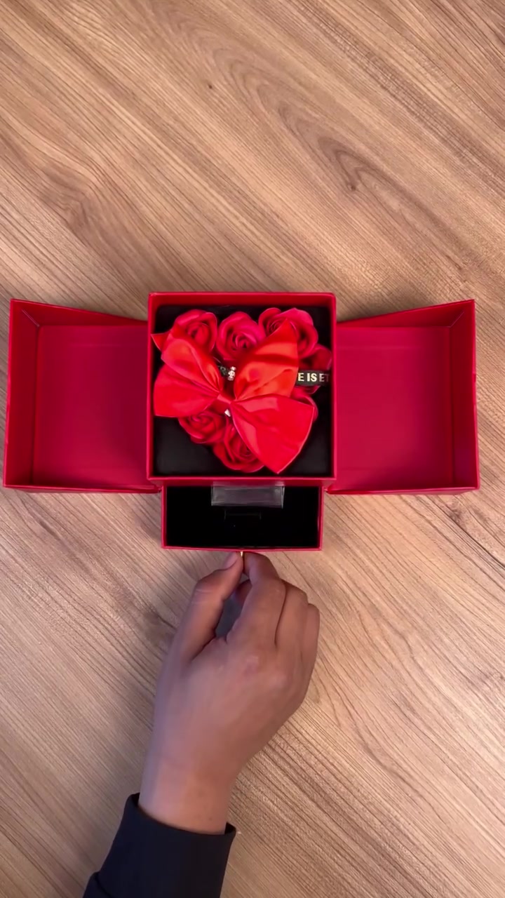 هديتك ما لازم تكون عادية ❤️

بوكس قلب يفتح بطريقة تخطف القلب 🎁

مفاجأة من أول لحظة ✨

درج سري يخلي الهدية أروع

مثالي للحب، الخطوبة، أو شخص غالي 💍

فخامة، رومانسية، وتأثير واو 😍

هديتك الجاية… خليها تحچي عنك 🔥


**إذا كنت صاحب هذا الإعلان وتريد حذفه لأي سبب، رجاءا أرسل رسالة إلى الدعم الفني**