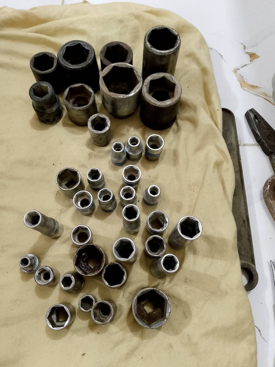 السلام عليكم 
مجموعة عده  أصلي سباين چمچات 
لقم مسدس ومسنن ويدة عزم گيج
للبيع للاستفسار خاص او اتصال 
***********
