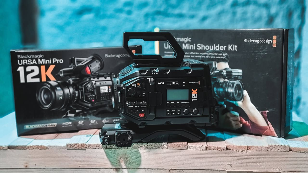 بلاك ماجك يورسا مني 12K 
نضافة 100% 
بطاريات 2 مع شاحنة ثنائية 
شولدر كتف 
حقيبة 
رام 
جميع الملحقات الاصلية ***********
