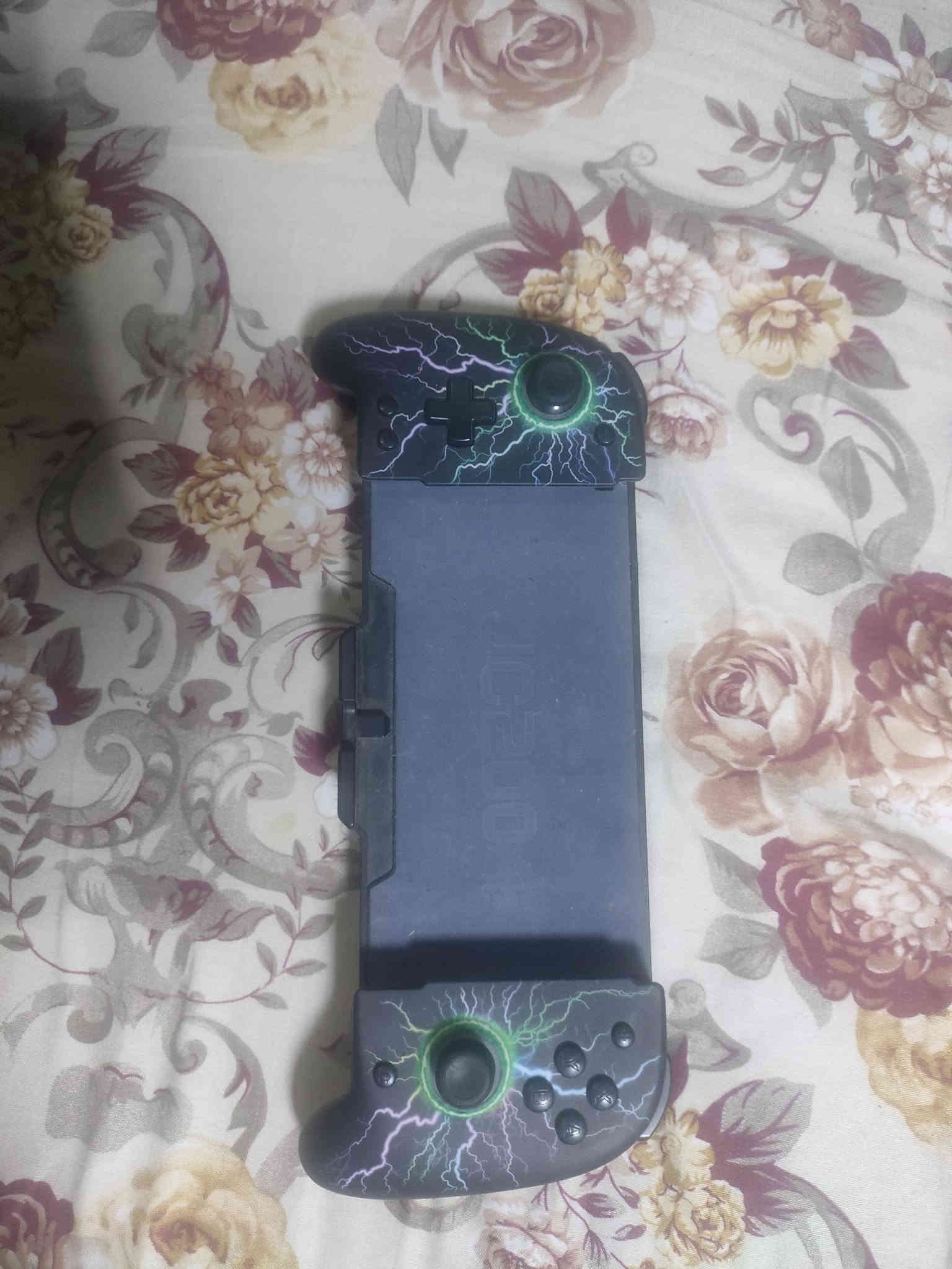 السلام عليكم ورحمه الله وبركاته انطي سعر وتعال اخذهن 
***********
