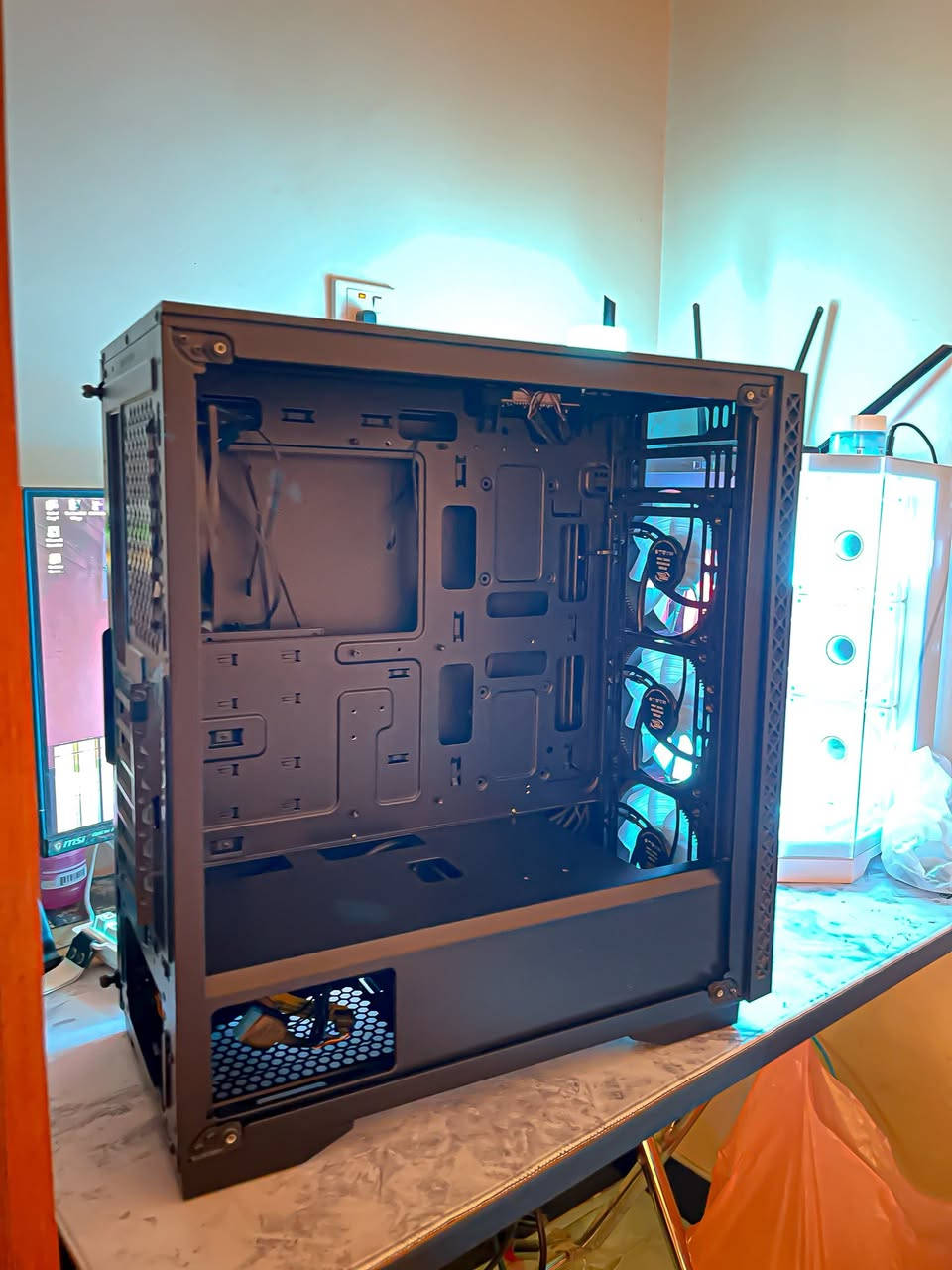 السلام عليكم 

للبيع قطع pc  كدامكم نظافة كل قطع منهم ٩٩٪؜

كيبورد ميكانيكي RGB +الكيس ويا اربع مراوح هم RGB + مبرد هوائي RGB 
 ————————————————————
سعر قطع

١- المبرد الهوائي (15 الف) وبي مجال للشراي
٢- الكيبود ميكانيكي (35 الف) وبي مجال للشراي
٣- الكيس هوه مراوح  ( 40 الف )

——————————————————————-

سبب بيع قطع ما احتاجها اريد اشتري شاشة جديد لئن القديمه نكسرت🥲


**إذا كنت صاحب هذا الإعلان وتريد حذفه لأي سبب، رجاءا أرسل رسالة إلى الدعم الفني**