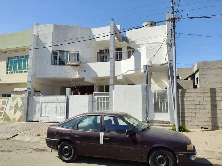 عقار للبيع عباره عن اربع مشتملات
مساحه 250 متر واجهه 10في 25 على شارع عريض عشرين 
وارد شهري 725 ألف
موقع مميز جدا منطقة هادئة قادسيه خلف مصور كوداك 
السعر 185 مع المجال 
للاستفسار الاتصال ***********
او مراجعة مكتب القاسمي للعقار الفرع 3 عنوان المكتب حي الأسرى مقابل صيدلية الجواهر
