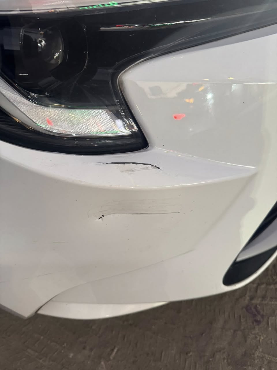 السلام عليكم
للبيع كورلا 2025 هايبرد 
رادار امامي
قيادة ذاتية
تحديد خروج عن المسار
اوتو هولد
سايد بريك كهرباء
دخول ذكي 
شاشة
تبريد بيانو
قطعتين تبريد

فتحة
السيارة مكفولة على بلاد  غير بس رصعتين وموضحة بل صور 
مرقم بغداد بأسمي
عداد المسافة 40الف 
السيارة حتى كاعياتها بعدهن بنايلونات الشركة ما مشدودات.
السعر:(155) مجال بسيط
العنوان :بغداد شهداء البياع 
للاستفسار:***********
