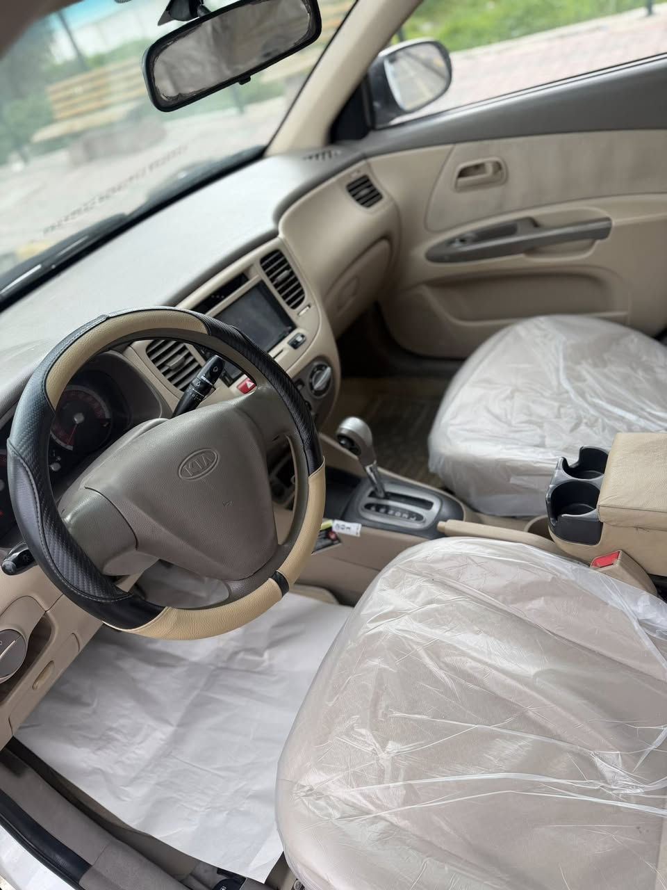 كيا ريو 2011
مكينه 16 جديده بدون صرف بدون نفخ بدون رخاوه 
كير اوتوماتيك
صبغ نص جاملغ وحافة الباب مأشر بل صوره بدون داخل
طخم تايات جديد
باتري جديد
تبريد تدفئه شغالين 
ماشيه 182 الف
سياره جاهزه ما ينقصها برغي
سنويه ما صاقطه
كابون بانزين بيها
مكان السياره الموصل
للتواصل خاص ***********
