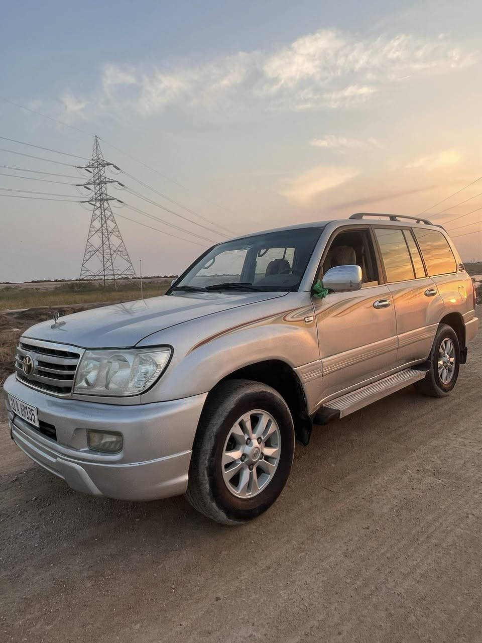 سلام عليكم لاندكروز موديل 2000 فول مواصفات تبريد 3 قطع 
مكينه توني شادها روح وين مايعجبك 
حداديه جديدة تخم تاير 
كهربائيات كلها شغاله
سياره نضيفه 
سعرها 110 ترهم مراوس 
*********** هاتف
*********** واتساب
