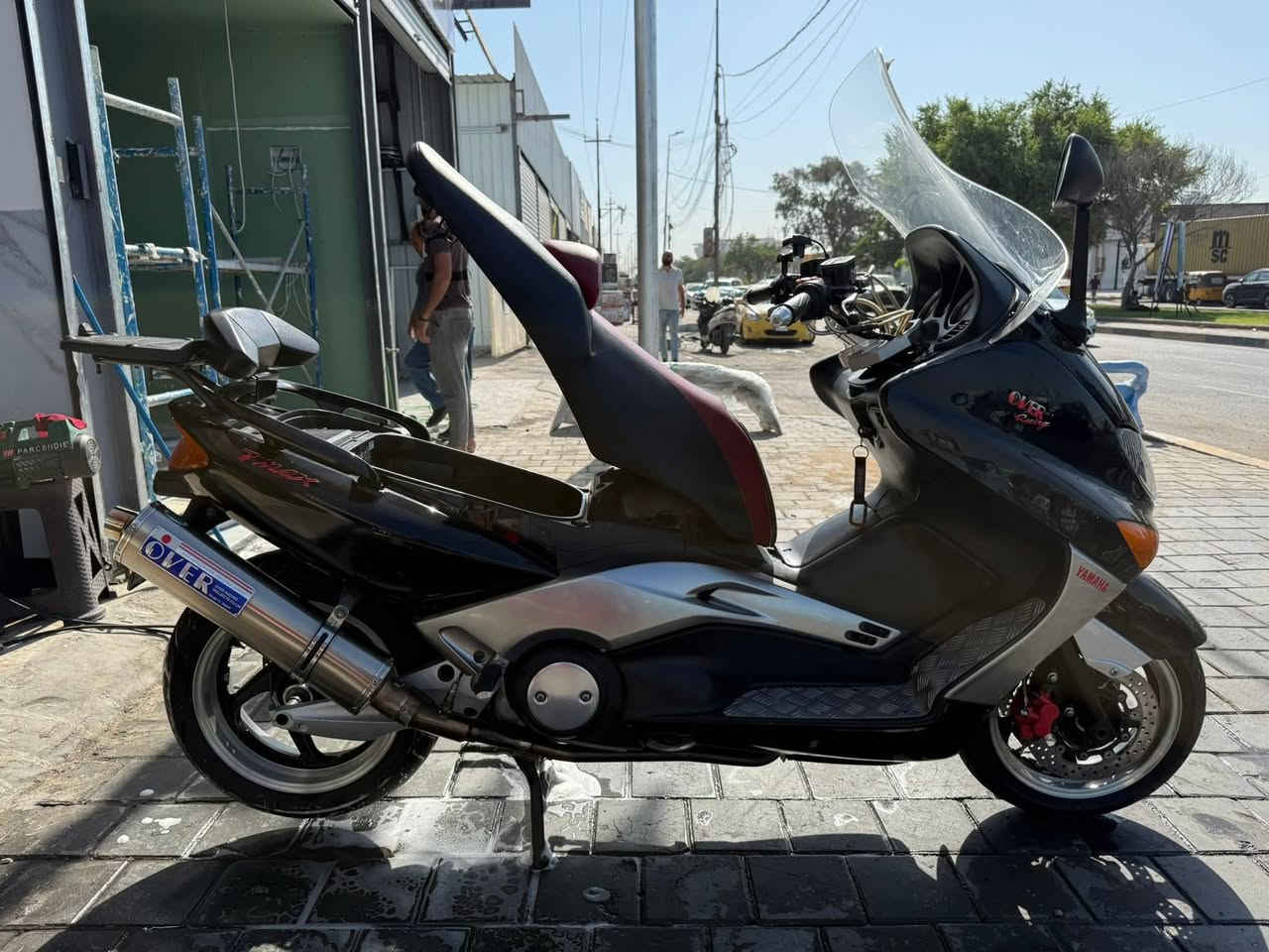 سلام عليكم.دراجه تي ماكس 2008 الدراجه مكفوله كفاله عامه  نازله من معرض الواثق مال مزاد الصور موجوده ماشيه 19الف عليه ادامه البارحة بدلت دهن بانزين كله محسن فلتر دهن مكاني بغداد الكاضميه ***********
