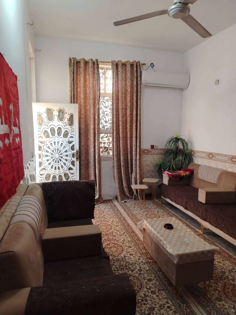 بيت ١٠٠م م مطلوب لل مصرف العقاري النداء منطقه ال ٥٥ مطلوب ٨٠ مليون القصد الشهري ٤٣٤الف بناء طابوق كونكريت فوك وجوه يحتوي علا غرفه نوم وصاله ومطبخ وستقبال وصحيات خارجيه وداخليه قريب شارع ٦٠  يباع تطلوعه مع المبلغ المدفوع لل مصرف ٥٠. ***********
