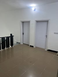 لبيع بيت في حي الخضراء قرب الجمع يتكون اليت ٤ غرف نوم + ٣ حمامات+ غرفت...
