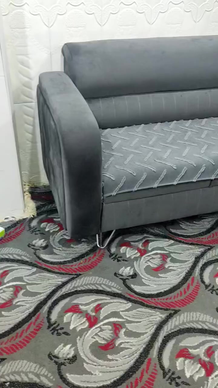 السلام عليكم ديوان تسكام جديد مستخدام شي قليل 20 مقعد مع المفرش السعر مليون *********** عنوان نجف كوفه حي ميسان
