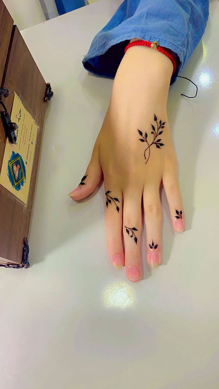 ✨🌿 نـقـش حـنــة الـعـيـد🌿✨
بأجمل التصاميم وأرقى اللمسات في(بـغـداد)

لكل عروس… لكل مناسبة… ولكل أنثى تحب التميز 💛
نقدم لكم:
💫 نقش حنة ناعم وراقي
💫 نقش خليجي ومغربي فاخر
💫 رسومات عصرية تناسب جميع الأذواق
💫 حنة بلون ثابت وجميل
✨ يتوفر لدينا تعامل خاص مع القاعات والصالونات لنقش الحنة لجميع المناسبات والأعراس

📞 للحجز والاستفسار 
***********
واتساب
خلّي جمال يديكِ يتكلم عنك ✨
إبداعنا لمسة… وجمالك عنوان

عنواننا:
بغداد- حي الخضراء مقابيل العامريه
جنب تيم مارت
