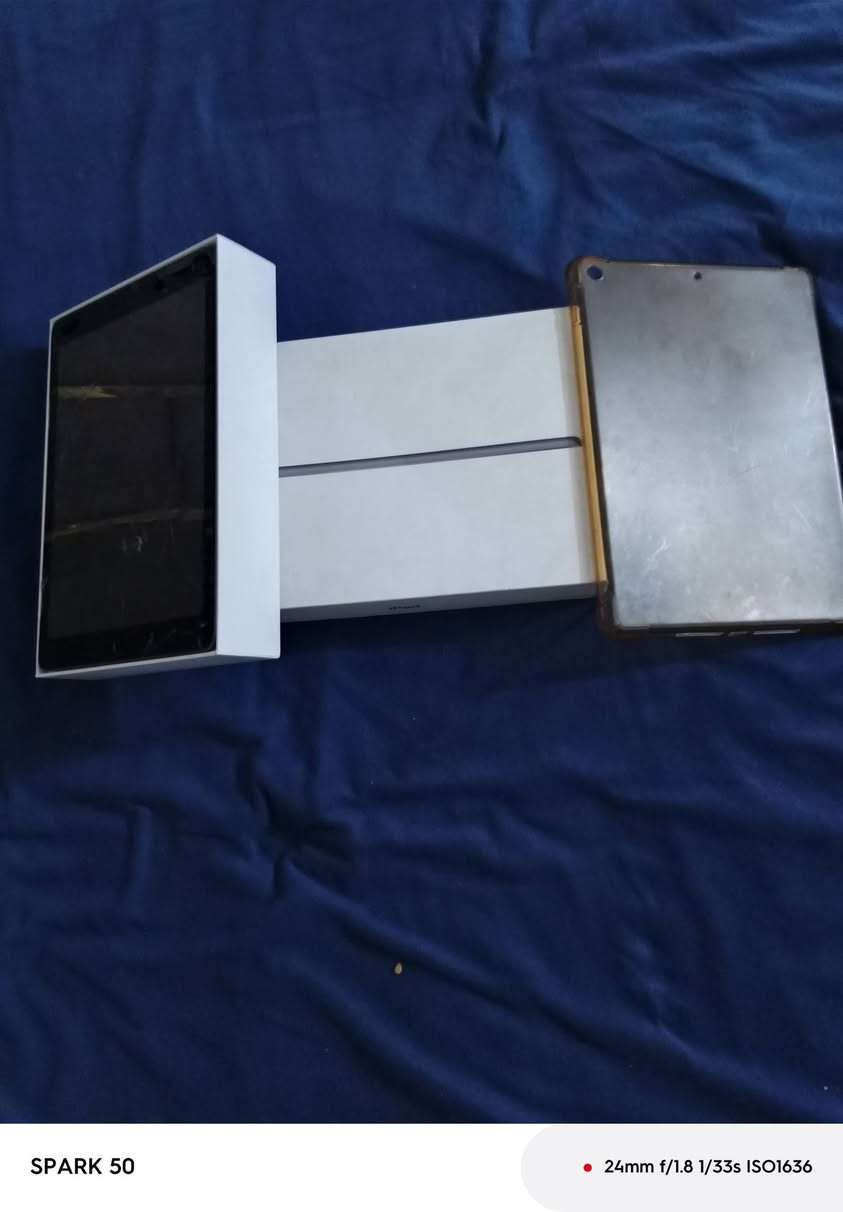 للبيع iPad 9 (الجيل التاسع) 64GB Wi-Fi
💾 السعة: 64GB
📶 Wi-Fi
⚡ المعالج: Apple A13 Bionic
🎮 يشغل الألعاب بسلاسة:
PUBG Mobile
Call of Duty Mobile
Roblox
Minecraft
Free Fire
eFootball
🔋 يحتاج تبديل بطارية.
📱 يحتاج تبديل شاشة (اللمس من أسفل الشاشة يصير بيه لمس تلقائي).
✅ الجهاز يشتغل طبيعي ويفتح بدون مشاكل.
📦 مع العلبة.
السعر: 160,000 دينار عراقي (قابل للتفاوض بالمعقول). رقم آسيا (***********)

