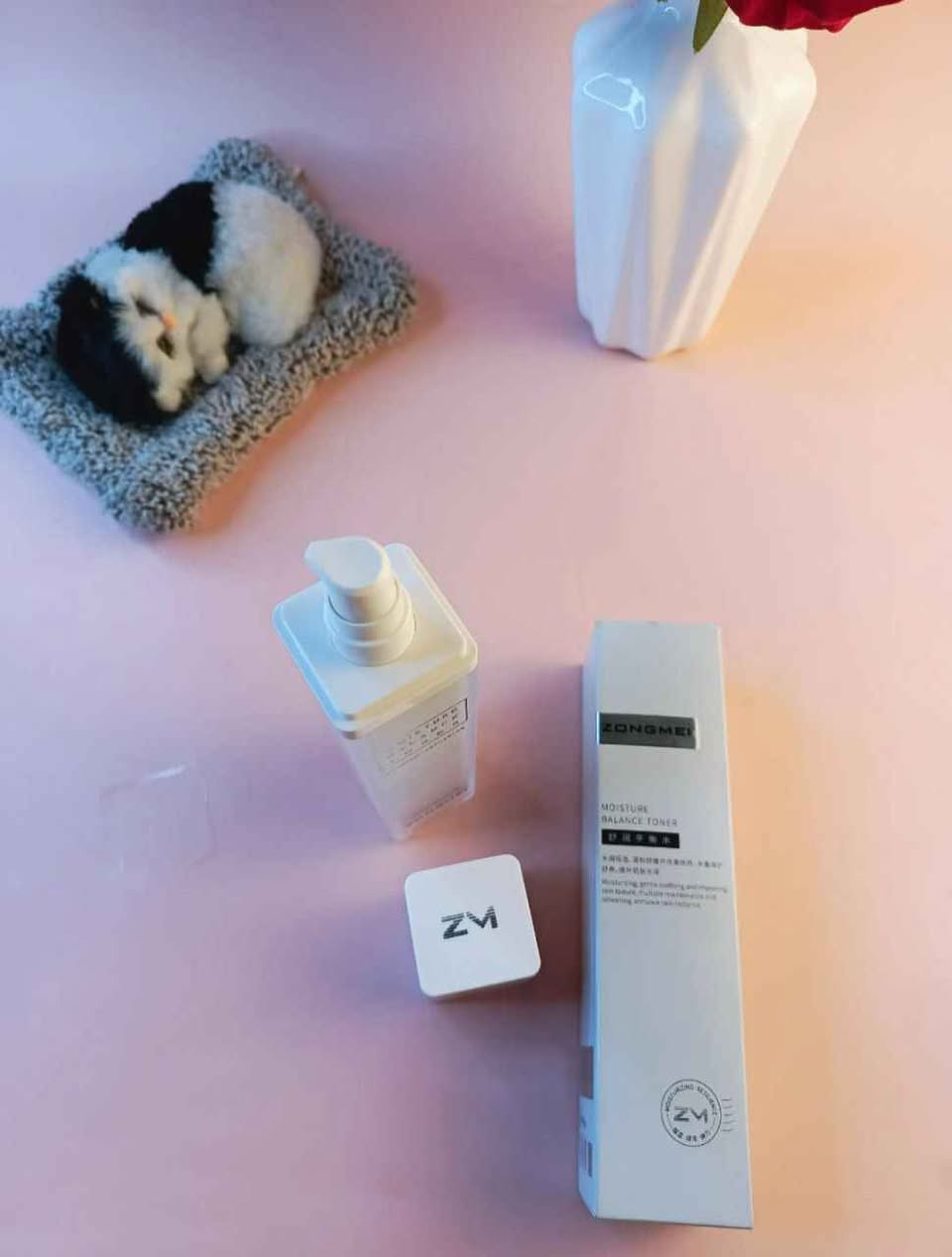 تونر زونجمي  Zongmei Moisture Balance Toner،🤍

 وهو تونر مصمم خصيصاً لترطيب البشرة وتغذيتها بتركيبة تهدف لمكافحة علامات تقدم السن 💯

✅ ترطيب مكثف: يعمل على تعزيز مرونة الجلد وتحسين نسيج البشرة من خلال توفير ترطيب عميق.

✅تغذية البشرة: يحتوي على مكونات مغذية تساعد في منح البشرة مظهراً صحياً وأكثر حيوية.

✅ مكافحة الشيخوخة: يركز في تركيبته على تحسين مرونة الجلد وتقليل ظهور الخطوط الدقيقة.

✅ توازن الرطوبة: يساعد في الحفاظ على مستويات الرطوبة الطبيعية للبشرة، مما يجعله مثالياً للبشرة الجافة أو المجهدة. كربلاء, العراق


**إذا كنت صاحب هذا الإعلان وتريد حذفه لأي سبب، رجاءا أرسل رسالة إلى الدعم الفني**