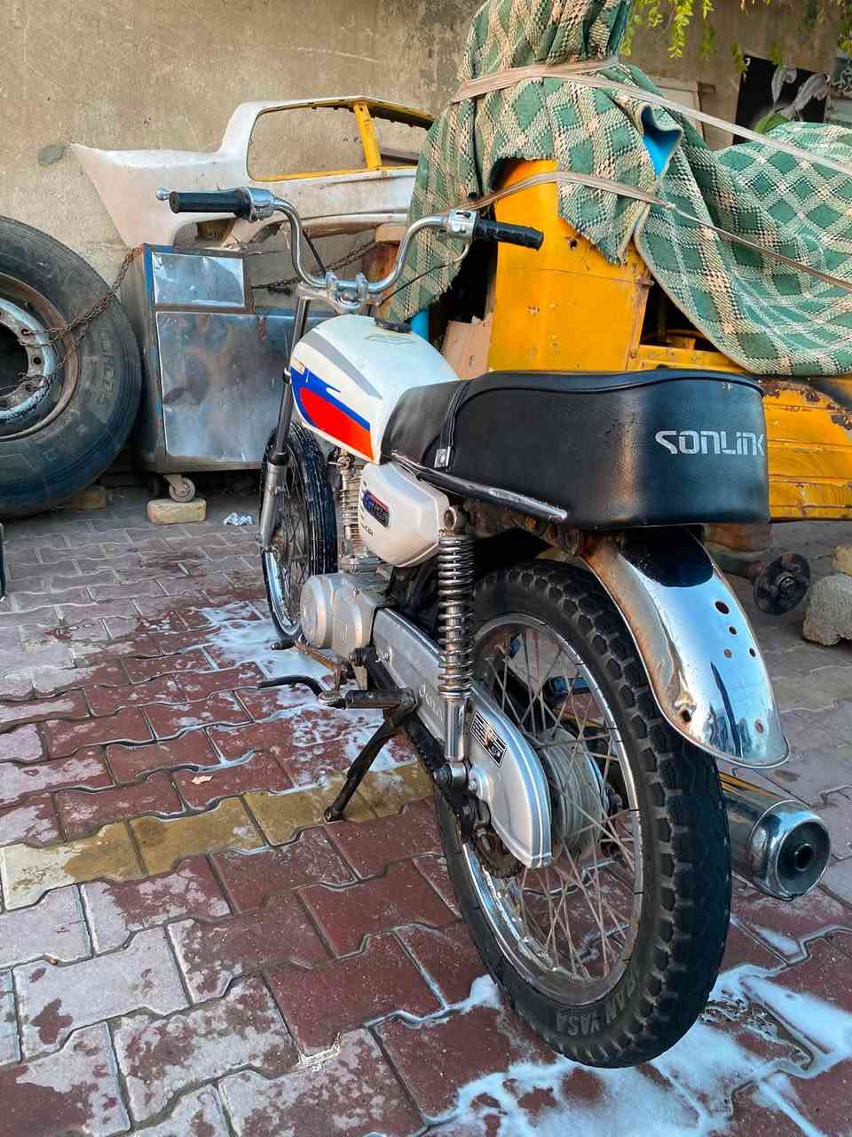 سلام عليكم دراجه البيع بدون بدون وراق مكينه حلوه دراجه جديده السعر 350وبيهه مجال الشراي مكاني مغربه رقم الهاتف ***********
