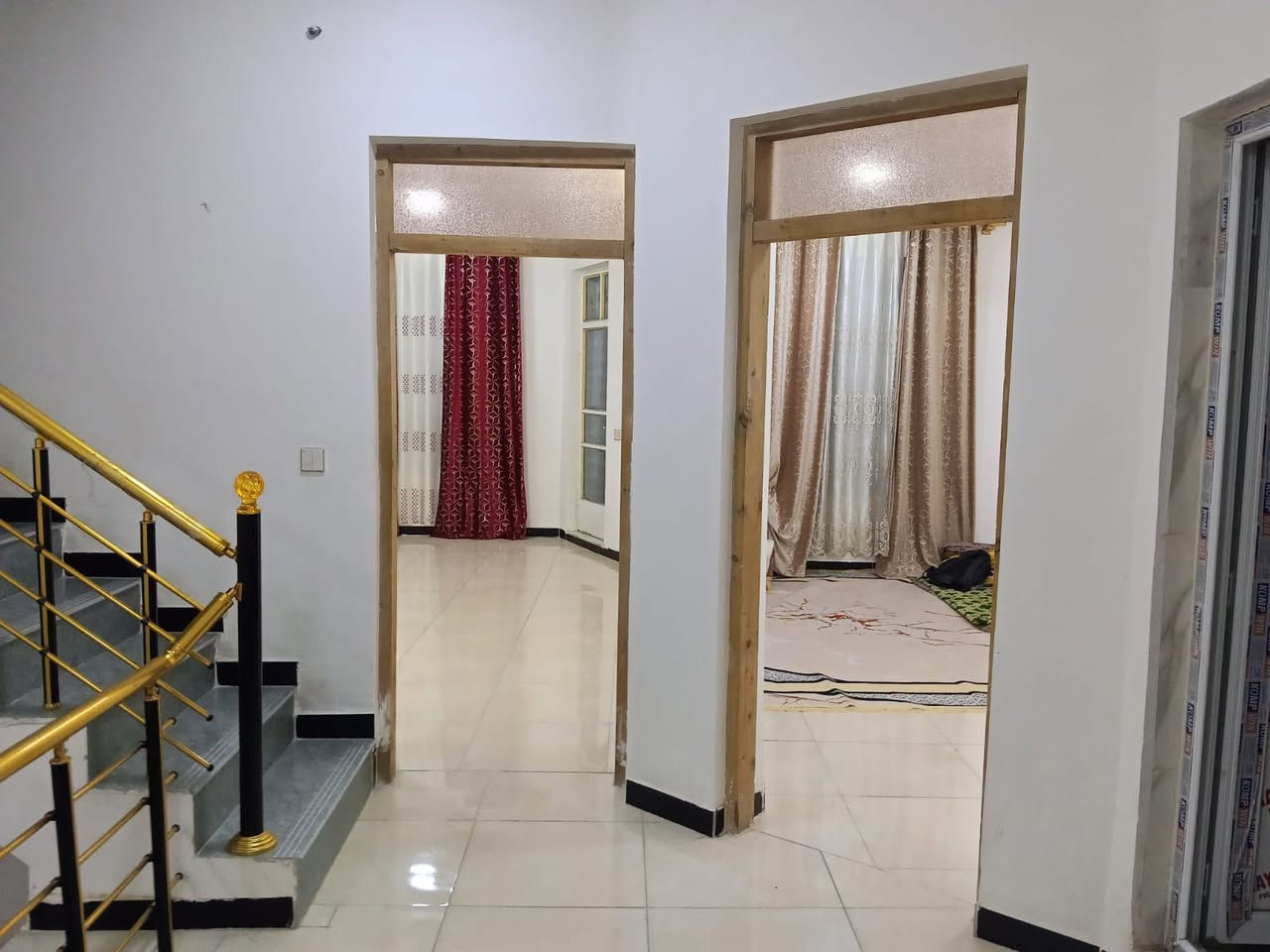 150متر للبيع
بناء 🏗️درجه اولى 
سنة البناء🏗️ 2025
الطابق الاول صاله  ومطبخ وغرفه  وحمام 🚾
الطابق الثاني 3 غرف نوم مع حمام 🚾
حي الجهاد ديوان المخابرات 
***********
