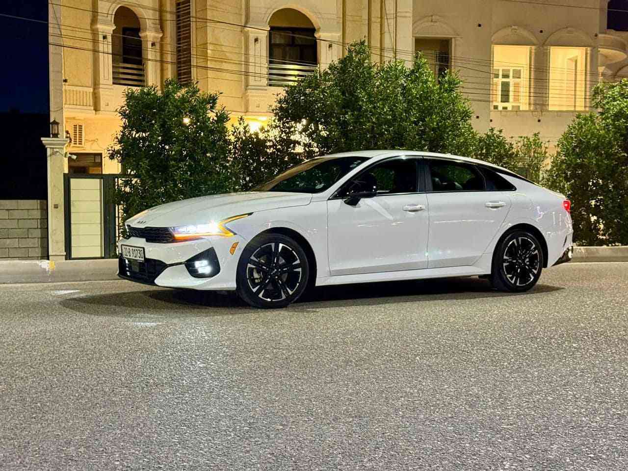 السلام عليكم 🌹
للبيع كيا K5
ماشية (82) الف  
الفئة جيتي لاين فول مواصفات 
الموديل 2023
رقم اربيل تحويل ثاني يوم
الضرر  بنيد صبغ قفط +باب العبري بيها بارد
المواصفات 
1- حجم المحرك ٤ سلندر ١٦٠٠ تيربو 
2- كامره
3- رادار خلفي + امامي 
4- رادار جانبي مانع اجتياز 
5- بصمة ابواب + تشغيل عن بعد 
6- زنون عالي ناصي 
8- مقاعد جلد اصلي مختوم جيتي لاين
9- اشاير بالمري 
10- مقعد السائق كهربائي 
11- هاند بريك بصمة 
12- تحديد مسار 
13- شاشة كبيرةً مع كامرة دوارة 
14- ستي رياضي حرف D مختوم جيتي لاين
15- مثبت سرعة 
16- شاحن هاتف 
17 - شاشة كار بلاي واندرويد 
18- ٤ وضعيات قيادة ايكو+ سبورت + سمارت + نورمل
19- فتح جنطة بصمة وعند الاقتراب 
20- قيادة ذاتية على خطوط البيضاء 
وباقي المواصفات معروفة في فئة جيتي لاين

ملاحظة مهمة // السيارة عليها ادامة كاملة تخم تاير + بلاكات وكالة + مجاول + هيدروليك القير 

السيارة تاخذها ماتصرف عليها ربع دينار ان شاءالله 
السيارة تاخذها مني شرط المكينة والكير 
رقم الهاتف //***********
السعر ((173)) وبيها مجال 
مكاني السيارة بصره
