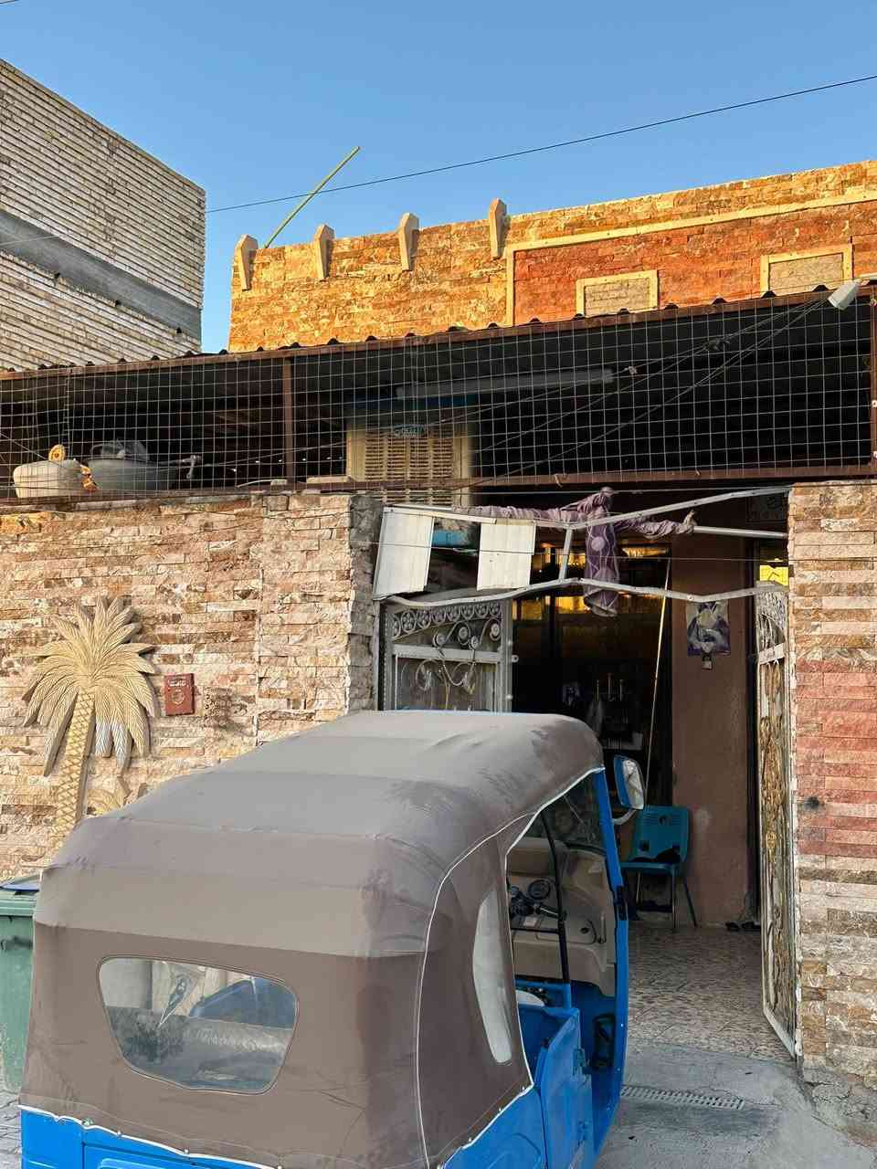 بيت البيع مسقط كبال عماره مصري بشارع ال٢٠ وره مدارس جدد بيت مساحه١٠٠ حلو ومرتب بناء مالته بسنه2021 بي غرف2وحولي جبير وبي صطحين وحوش جبير وتدخل بي تكتك سفسار ع رقم اكثر***********
