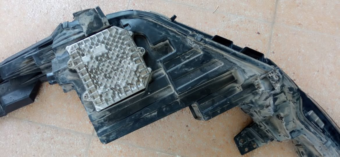 سلام عليكم غراض شانجان cs75 plus اريدهن 100 الف سعرهم بالشركة فوك 300 الف 
بي بس اللايت مكسور أمانة الله شغال 
الرقم ***********
