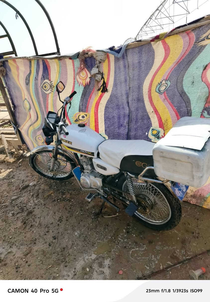 دراجه للبيع فول مواصفات كهربائيات كلها شغاله اشاير لايت +بگ لايت هورن كلو جديد تايرات وچوابه +وياله كلو اصلي وجديد تاخذها شرط بيها شي خليها يمك وتجي تاخذ فلوسك سعرها 400قفل قفل وترهم مراس بستوته وذا نضيفه انطي فرق ***********بس رمش بي واتساب
