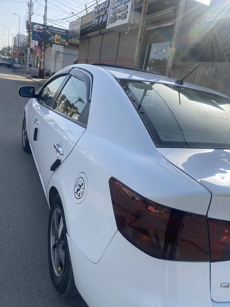 السلام عليكم للبيع فقط
سيراتو 2012 
فول مواصفات 
مكينه 1600 
فتحه 
بصمه تشغيل 
شفتات ستيرن 
صالنصه رياضي 
5 ويل كب 
تبريد بيانو 
داخل اسود 
تحكمات ستيرن
ماشيه 172
تخم تاير نظيف 
دسكات جدد 

بيها صبغ قطعتين وربع باب وتبديل دعاميه والمكينه عليها ادامة كامله و مبدل بيها كازيت قبل اشهر ونظيفه وصافيه اي تنقيص او تبخير مابيها ومنظومه التبريد كلها جديده من كمبريسر وفريز وراديترات كلها جديده وحدادية جديده قبل يومين بدلتها السياره جاهزه 

السعر : 104 وبيها مجال بسيط 
بغداد سبع ابكار 
 
***********
