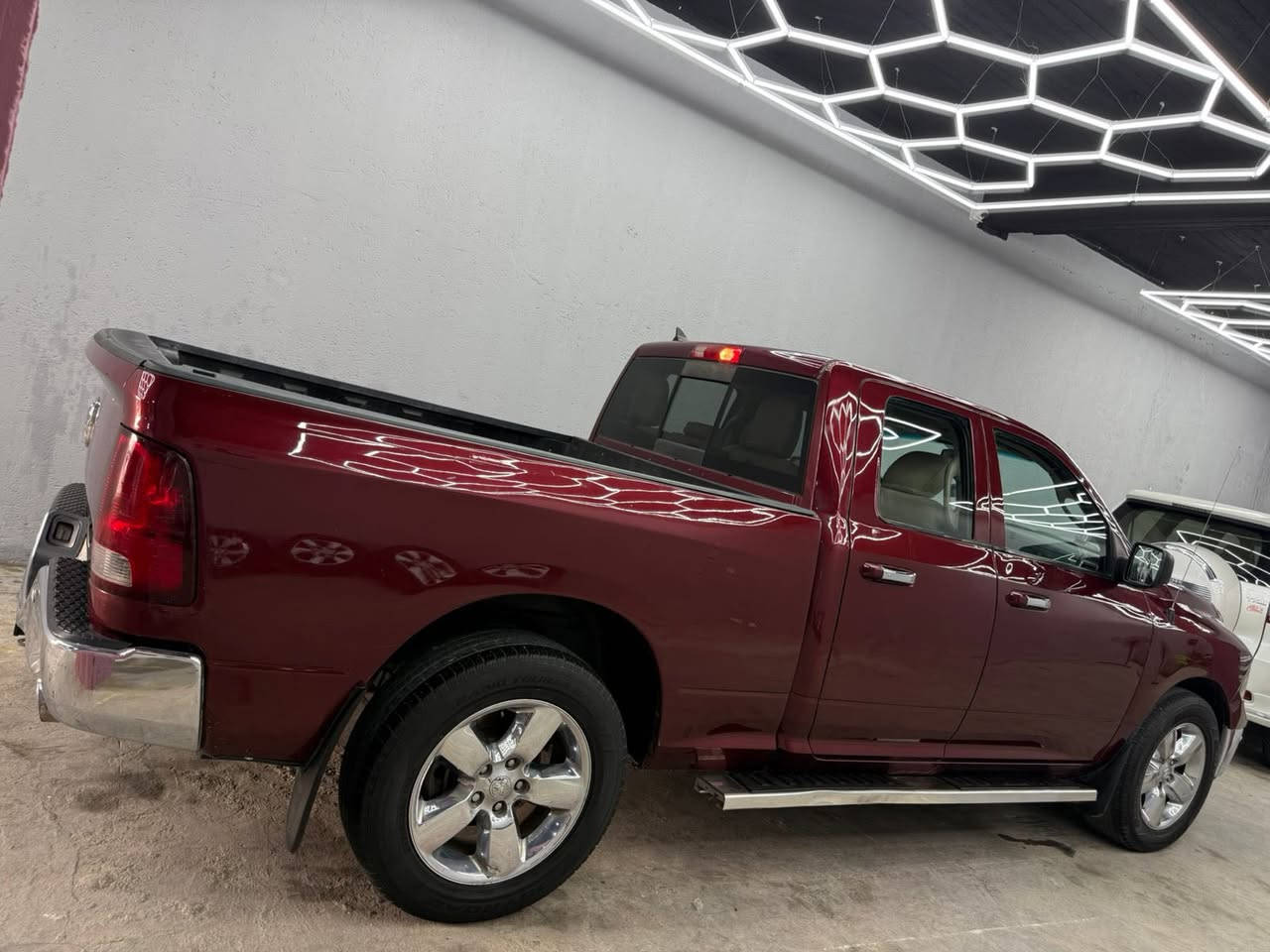 السلام عليكم
دودج رام كلاسك موديل 2018

محرك هيمي 5.7 

فئة LONE STAR

 باب قصير بدي طويل

السيارة وارد امريكي وصور الحادث مرفقة 

السيارة ماشية 260 الف كم

مكان السيارة السماوة

السعر 170$

للاستفسار ***********
