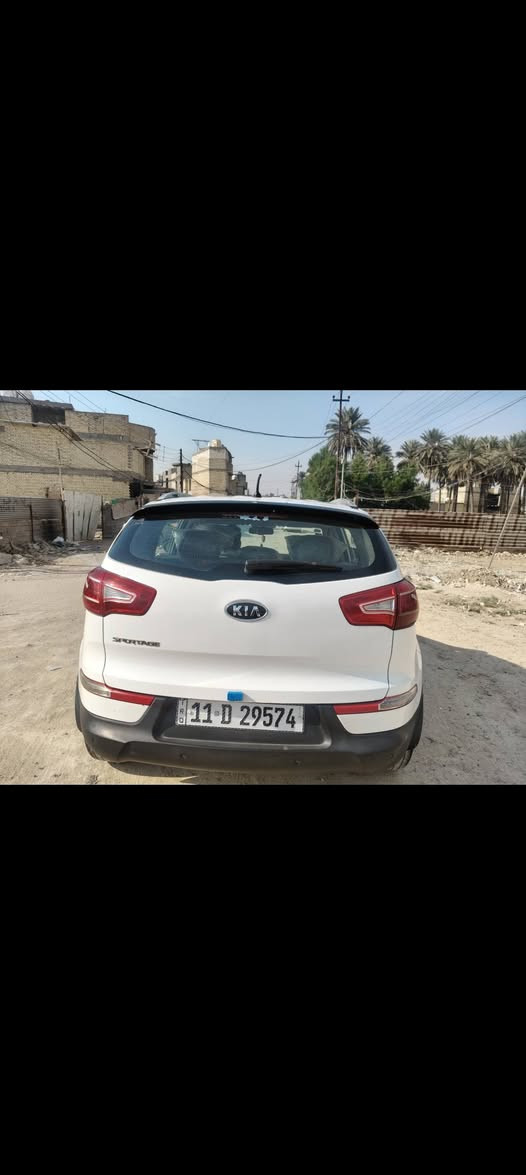 السلام عليكم سبورتج موديل 2012 مكفوله خليجي محرك 2000 مكفول من شركه مابيه اي صبغ سياره حلوه  ماشيه 194 ***********
