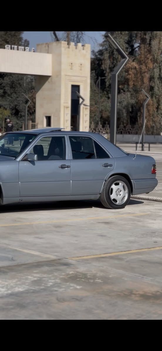 السلام عليكم مارسدس دب 88 محدثه 95 بيبي سياره بدون حادث قواعد دبلات بلاد صبغ عام تخم تاير صدر امامي خلفي كهربائيات كلها شغاله 

مكاني موصل سياره رقم دهوك تحويل مباشر 

السعر 75 بي مجال بسيط بيع فقط ***********

السياره احلا من الصور  بعد
