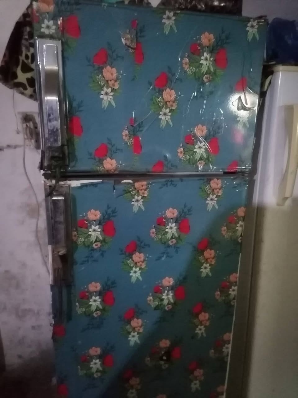 ثلاجات البيع  نضيفات مال محتاج مكنهن نادر حي النور ***********
