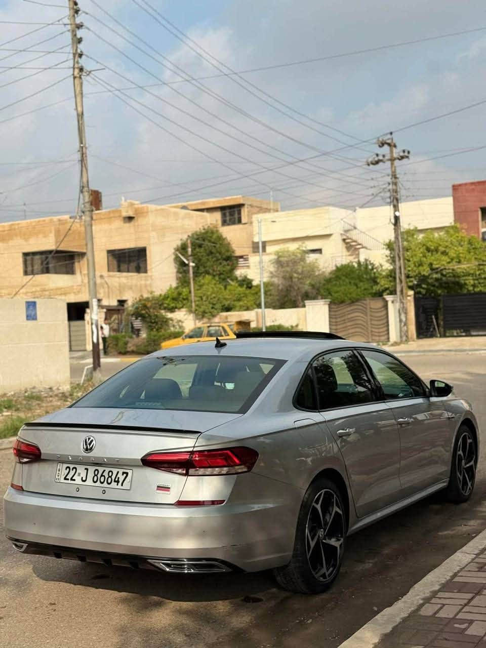 اخوان السلام عليكم.
عندي باسات. موديل ٢٠٢١. 
٤٣ ميلو 
مواصفات. 
ار لاين 
ومعروفه مواصفات. الار لاين 
السياره جديده جداً واستخدام شخصي. 
السياره جديده وكل نقص مابيها حادثها قطعتين. مبدلات اصليات. ولباب الخلفي ليسرى بي بارد قليل السياره بأسمي وكلشي جديد بيها 
وعلى لفحص. مكانها بغداد حي الجهاد. 
***********
