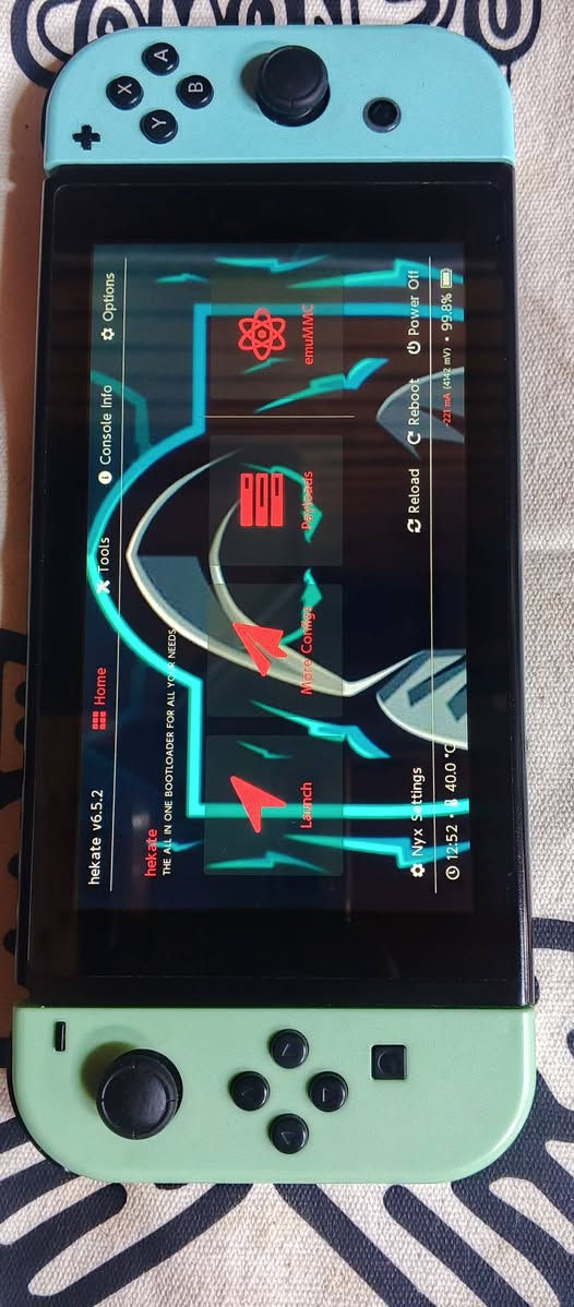 نينتندو سويتش Lcd V2 باندل نسخة انمال كروسنك مهكر قطعة نظامين اونلاين و اوفلاين  (النسخة المحسنة V2 في النسخة المحسنة بطارية الجهاز تكون بقوة بطارية الاوليد في مدة التشغيل ) نظافة جيدة جدا  مع الملحقات الاصلية مع ذاكرة 128 كيكا اصلية مليئة بالالعاب (وممكن تحميل اي العاب حسب الطلب ) والجهاز مكفول من كافة المشاكل والاعطال 100 بالمئة 
السعر 275 الف 
توصيل بغداد ٥ الاف وباقي المحافظات ٦ الاف 
للتواصل ماسنجر او واتساب او الاتصال
***********
