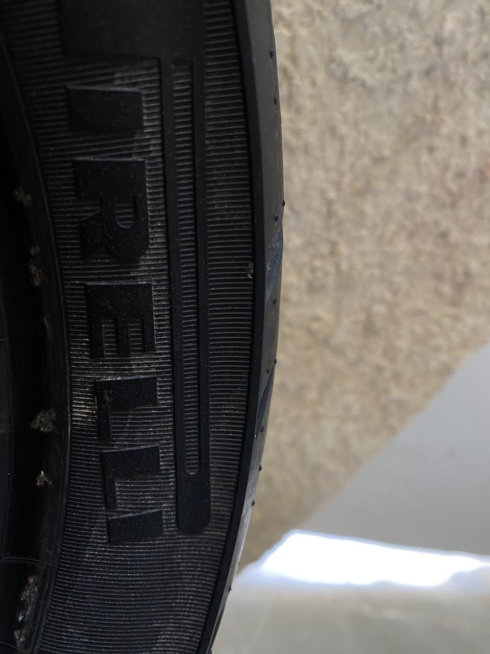 السلام عليكم غراض سكنس عام
تايرات زوج جلاتين نضافه 100‎%‎
شمعه مكينه سكنس عام 
قفايص سكنس شمعه 
صدر سكنس عام شارك فكتوري هو والقفايص والبيم 
فج سكنس سمائي فحل لد رياضي 
***********
