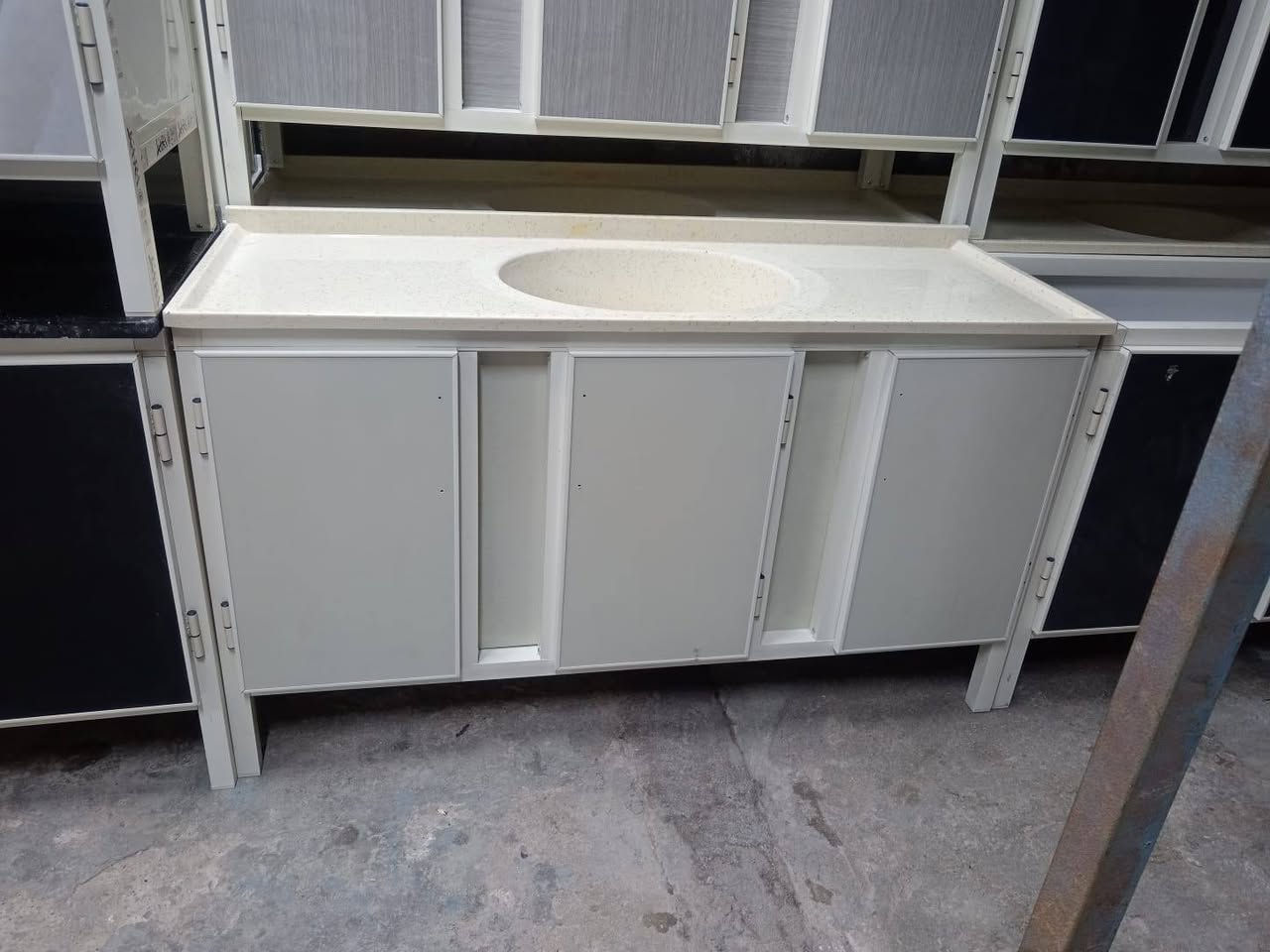 تم وصول سنكات مرمر الثقيل شقل بنل درجه أوله بلاش بسعر ذ160 لف القياس متر ونص 
العنوان بصرة حيانيه اول الاين شارع القائد 
الاستفسار *********** توصيل داخل البصره فقط
