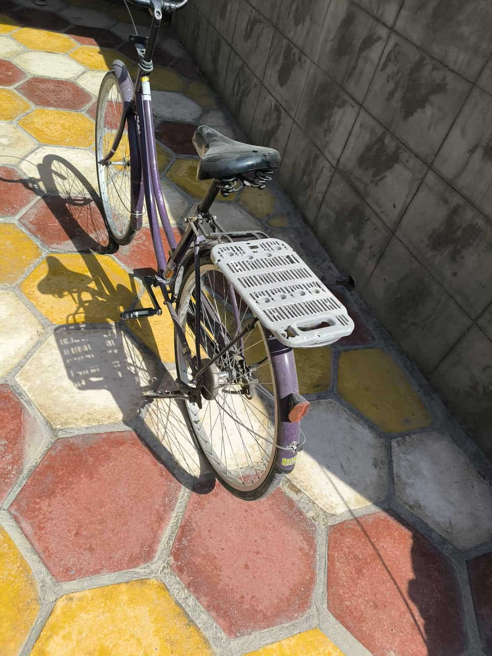 السلام عليكم 
بايسكل بطه ياباني حجم 26 
الموديل 2018 
شركه NA 
البايسكل فقط التاير الوره بنجر والكدام مسوي جديد كلشي مابي فقط الوره بنجر 
السعر 65 وبي مجال
العنوان:- النجف الكوفه البراكية 
للاستفسار اكثر خاص او الاتصال على
***********
