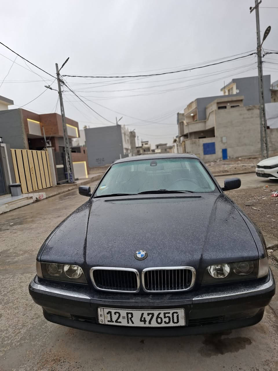 خفاش ١٩٩٦ رصاصي ٧٣٠ اصل رقم نينوى باسمي سنوية لغاية ٢٠٢٩
صبغ .  نص بوند وجنطة اثر تقحيل والباقي بدون صبغ بس بيها ملاحظات .
فتحة . ستيرن كهرب . جامات فلتر شمس . جنطة شفط . مراية وسطية مضللة . بردة خلفية . شاشة  اندرويد مع تحكمات ستيرن . تبريد تدفئة شغالة . ويل مال ٢٠٠١ مع طخم تايرات صار شهر مشدود . بطارية ١٠٠ امبير جيد جدا . 
لايت زنون بلادي . بيها طخة بجاملغ امامي مال سايق بعده ممصلح . طخم دسك جديد . كشنات مخمل تحكمات ميكانيك .
السعر 85$
او مراوس ب بيكب نافارا ٢٠٠٩ او ٢٠١٠ 
مكاني الموصل . بغداد 
رقم تلفون ***********
