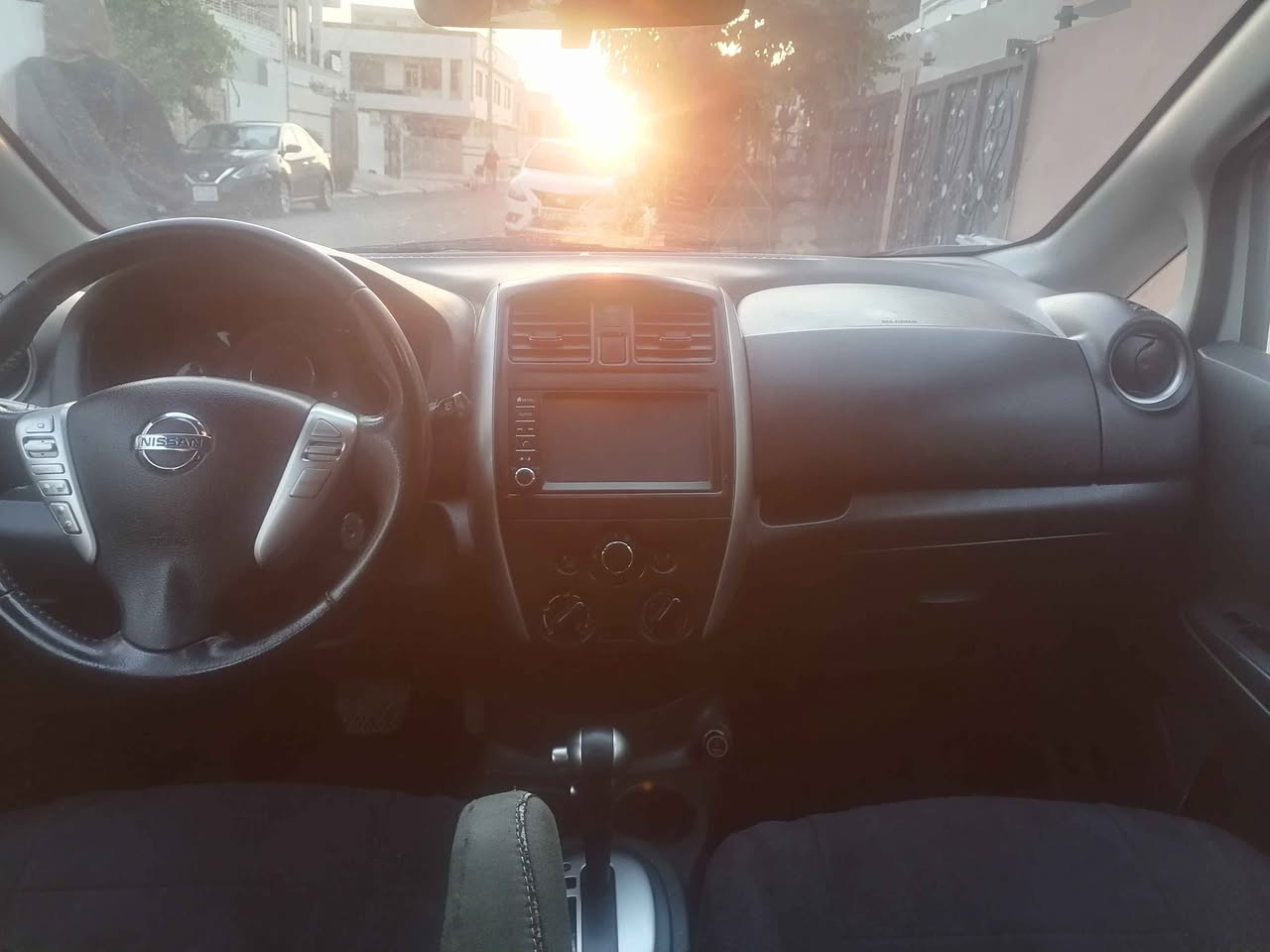 نیسان ڤێرسا 2019 SV دوو ڀارچەی سبوغە چاملغی لای سەکن و بۆنيت  بێ  ژۆرێ بێ ئیرباگ سەیارەکە چائیزە يه ك تعديلى هه يه چاملغى لاى سايه ق له گە ل سه قفى هه نده ک  شه پۆلى بجوكى هه يه له گە ل قۆپه كى بجووك له ده رگاى سايه ق سه ياره كه  گێڕ و مەکینە بەشەرت به نزبه ت مواسفات چوارجام كاره باى كوشين هيته ر تعديل سورعه سوكان ڤۆليوم و دژه خليسك
١٣٠٠٠٠رۆيشتيه
نرخ : 105وه ره قه وكه ميك مجال
WhatsApp :*********** أربيل, العراق
