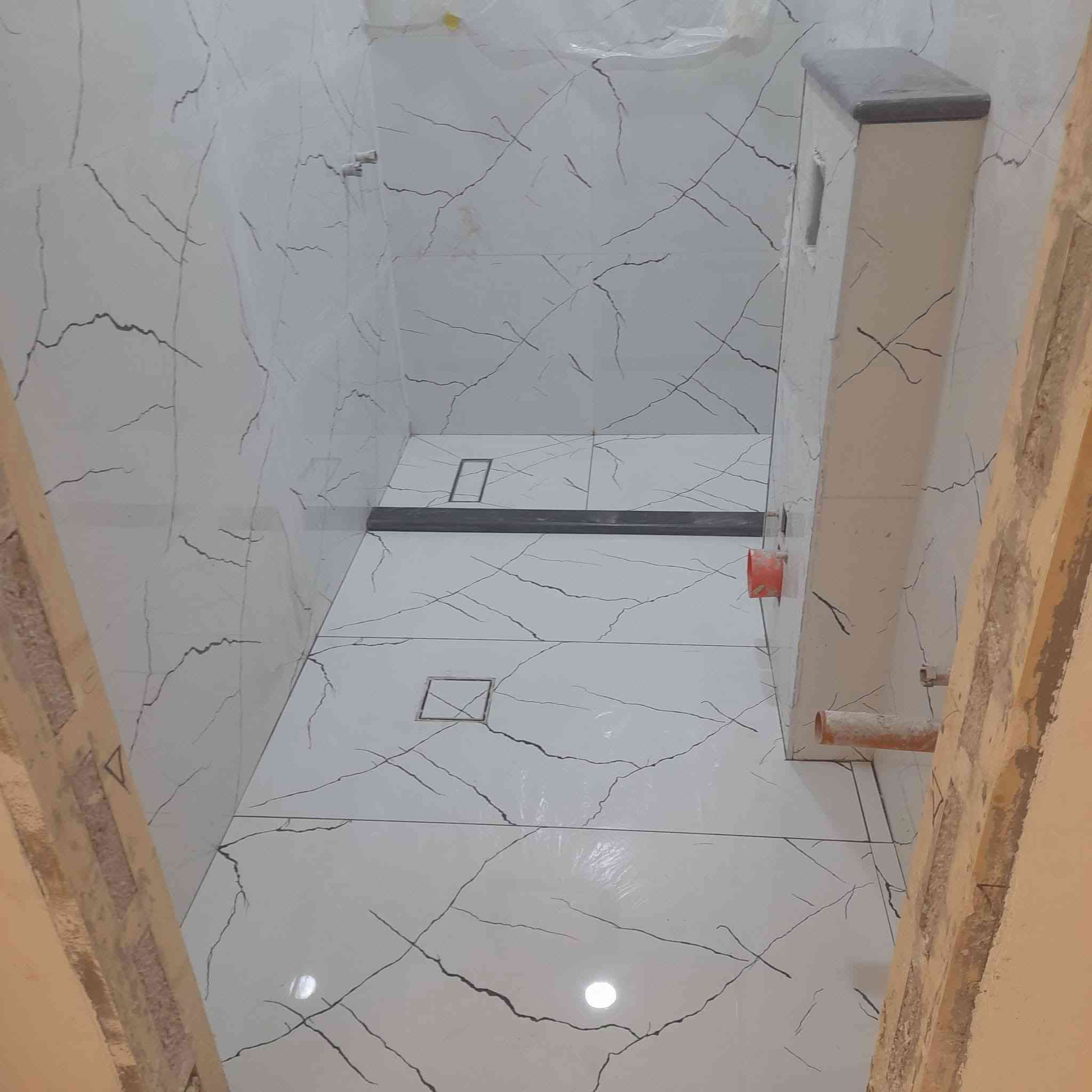 خلفه سيراميك وبورسلين مرمر متفرغ***********ملاحضه لاتدفع فلس الا بعد استلام العمل
