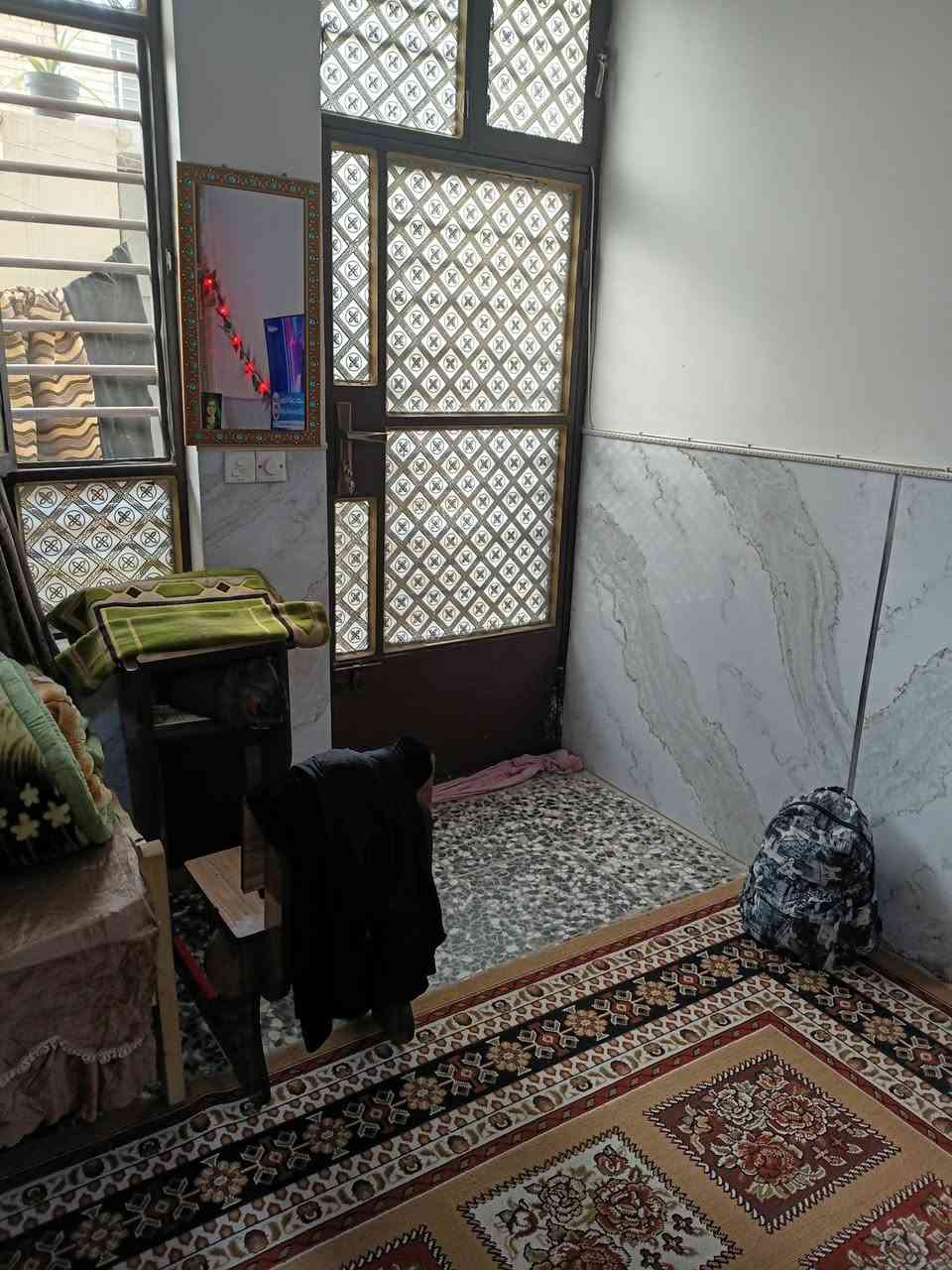 ٥٠ م دار للبيع زراعي نضيف يحتوي استقبال منور مطبخ حار بارد صحيات وفوق غرفه وبيتونه 
العنوان البلديات الضباط الثانيه شارع ٢٠ قرب أسواق الحجي.
خدمات مي كهرباء مجاري فقط تبليط قريبا 
السعر ٦٤ بي مجال للشراي للاستفسار يرجى الاتصال برقم 
***********
