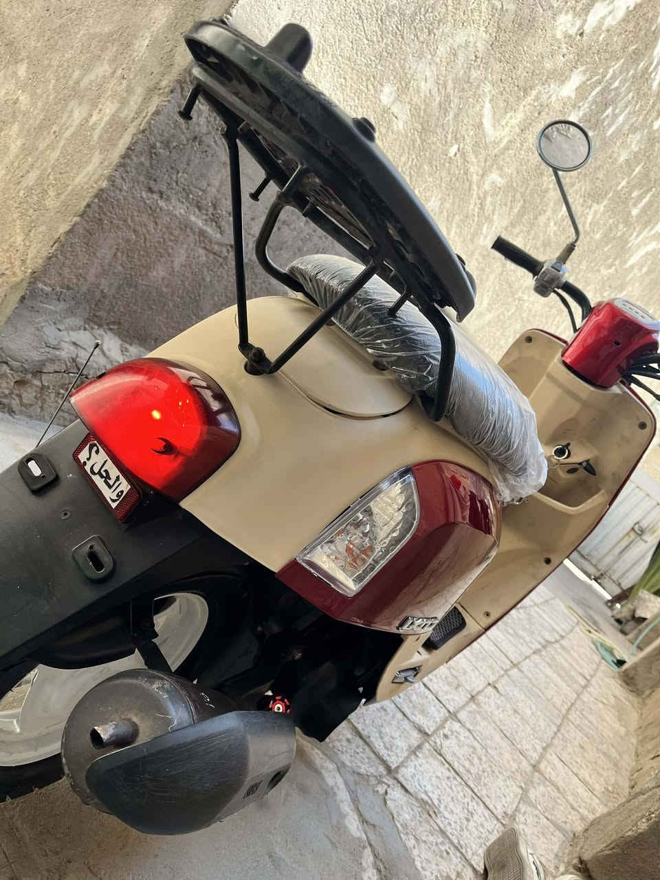 السلام عليكم....
مكلف بلنشر
دراجة ماكس بوليس  نوزل  🛵 للبيع 
دراجة  ما مفتوحه وين ميعجبك افحص شلعه معدل كهربائيات كلهه شغاله 
دراجة جديده فقط مبدل كفرات  للجماليه مبدلات الكفرات 
 الدراجه جديده بمعنئ الكلمه احلا من الصور 
أي نقص مابيهة تعال وشوف بعينك 
العنوان كربلاءحي الغدير  
السعر 800 وبيهه مجال حك الجيه
اذا مو شراي لا تتصل فدوه وتعبني 
  الاستفسار الاتصال على الرقم 
📞 ***********
