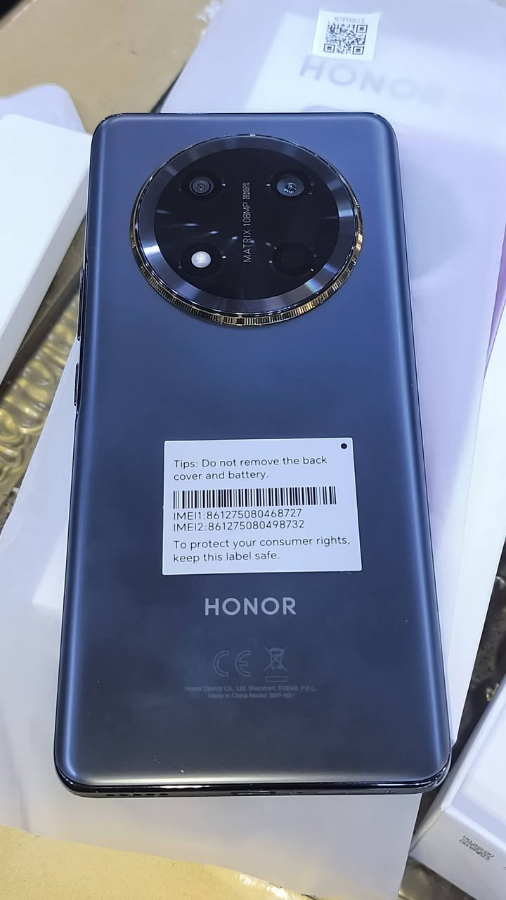 سلام عليكم مواصفات معروفة اختصار جهاز جديد غير مستخدم تجي تشوفة بعدا ما مشغلة بيدك تشغلة ماخذا قصط  سعرة بل نقدم 350  عمي ابيع 300نهاية جديد شراي ***********رقمي
بي وتساب
