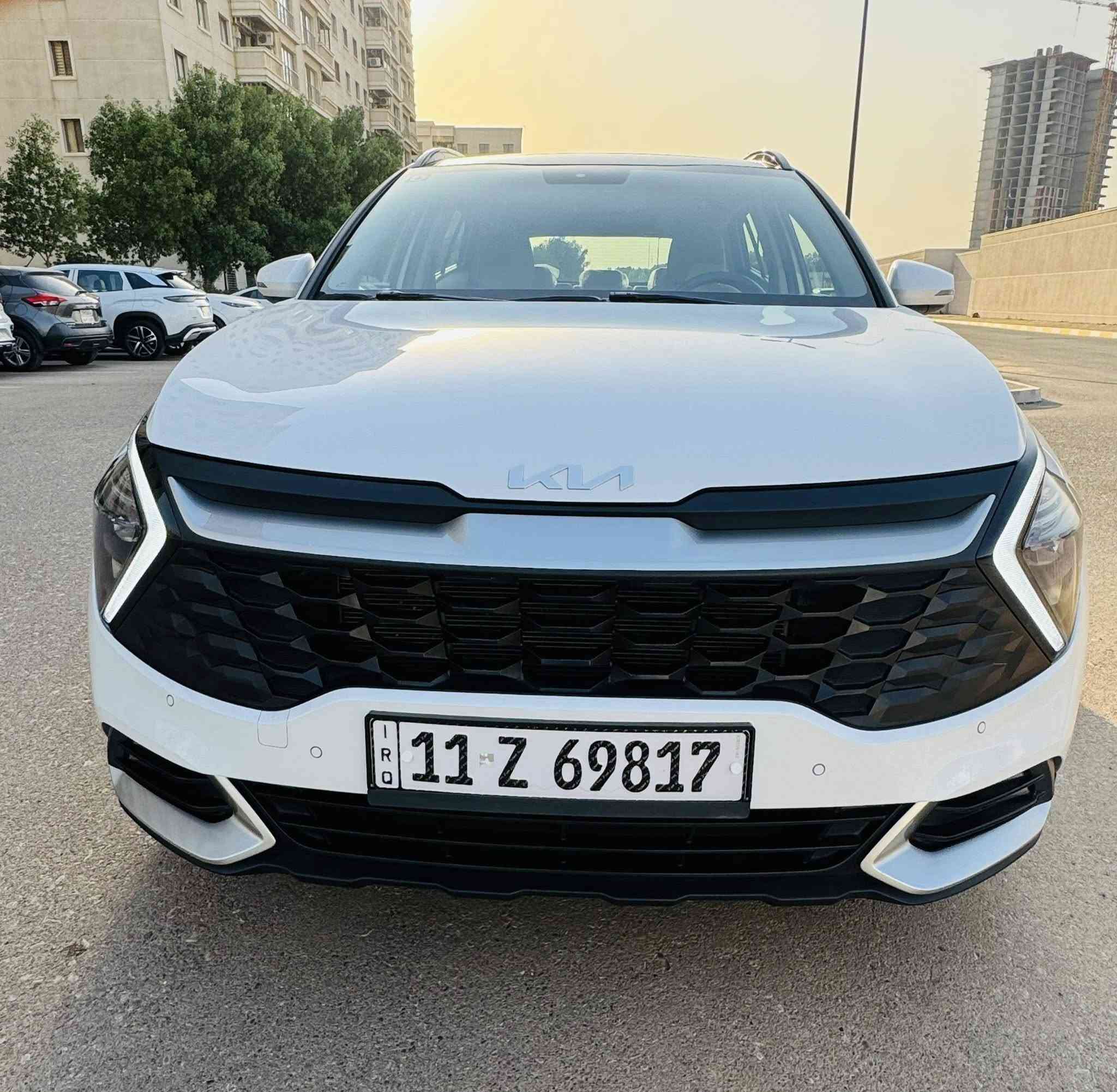 كيا سبورتاج2025 ضمان الشركه الدوليه ماشيه 20 الف سياره فول مواصفات 1/1 
‏سياره رقم بغداد الجديد باسمي تحويل ثاني يوم 
السياره مكفوله بل كامل وسونر مرفق مع الصور وجديده كلياً 

المواصفات 
1_بانورما 
2_لايت لد
3_بروجكتر لد
4_مري شفط
5_بكلايت لد 
6_كشنات كهرباء
7_بصمه ابواب+بصمه تشغيل
8_رادار جانبي
9_اشاير مري 
10_ويل كب 19
11_شاشه كار بلي 
12_كامره
13_عداد دجتل
14_تشغيل عن بعد
15_كشنات تدفئه  
16_تبريد قطعتين 
17_حساس مطر
18_مرايه تعتيم
19_حساس أمامي خلفي 
20_شباك بيانو بلاك 
21_درايف مود ماوس
22_شفتات ستيرن
23_تحكم  ستيرن جهتين
24_ كشنات شامو بيجي 
25 _ 8 ايرباك 

مكاني بغداد حي العدل 
***********
‎السعر 230 ورقه وبيهة مجال بسيط لشراي
