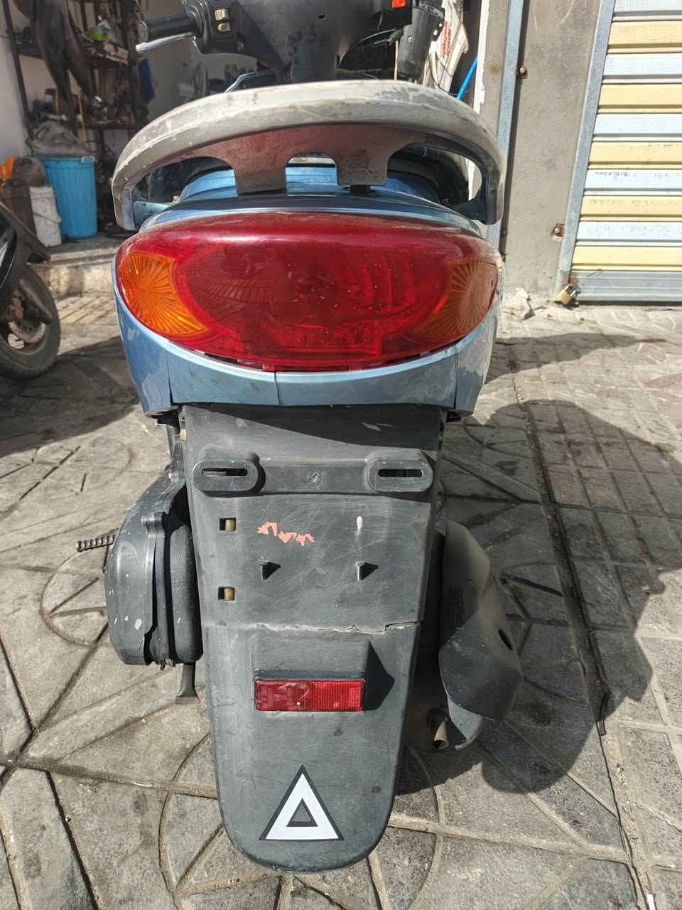 السلام عليكم بريز
دراجه بريز 2010 كامله مكمله مابيه اي نقص دبل خلفي امامي شغال  تخم تايرات جدد دراجه نضافته 80%

سعره 650الف وبيه مجال 
مكاني الشعله 
رقم ***********
