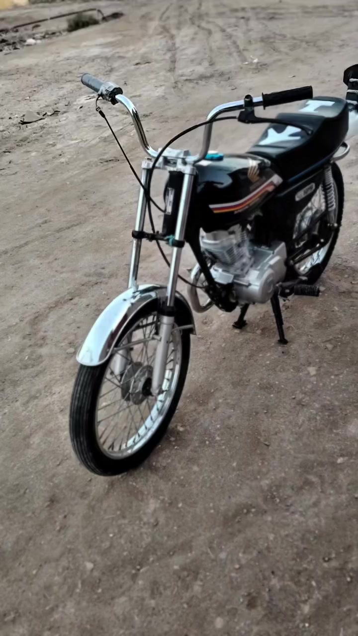 سلام عليكم شباب دراجه للبيع تعمير شاصي ١٧ غراضهه ٢٥ سعر ب٦٠٠ وبيه مجال أوراق مكاني رفاعي والشراي ينتصل عله هاذه الرقم ***********
