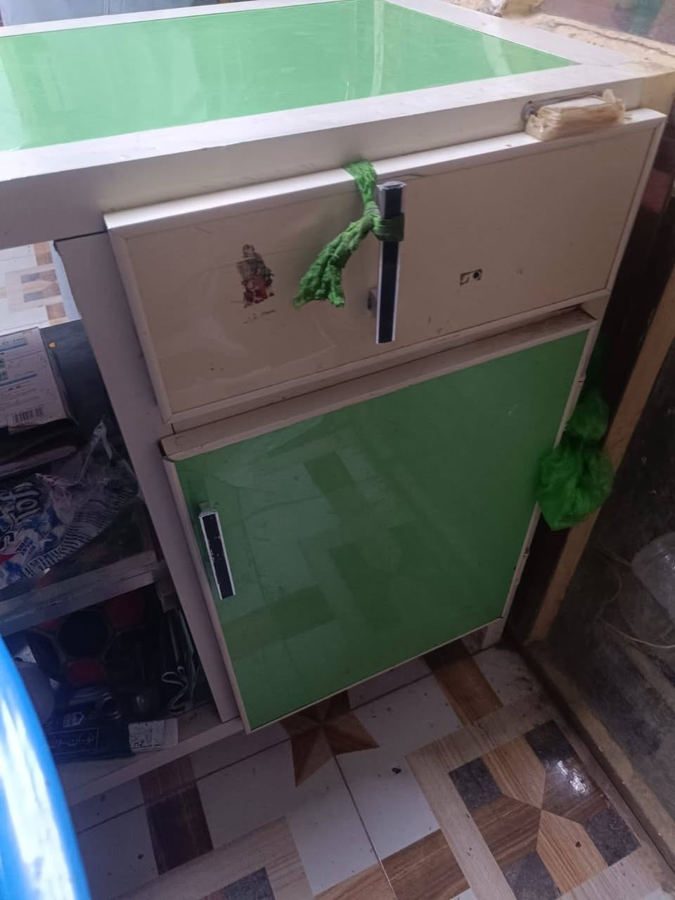 للبيع

0780 890 8443
